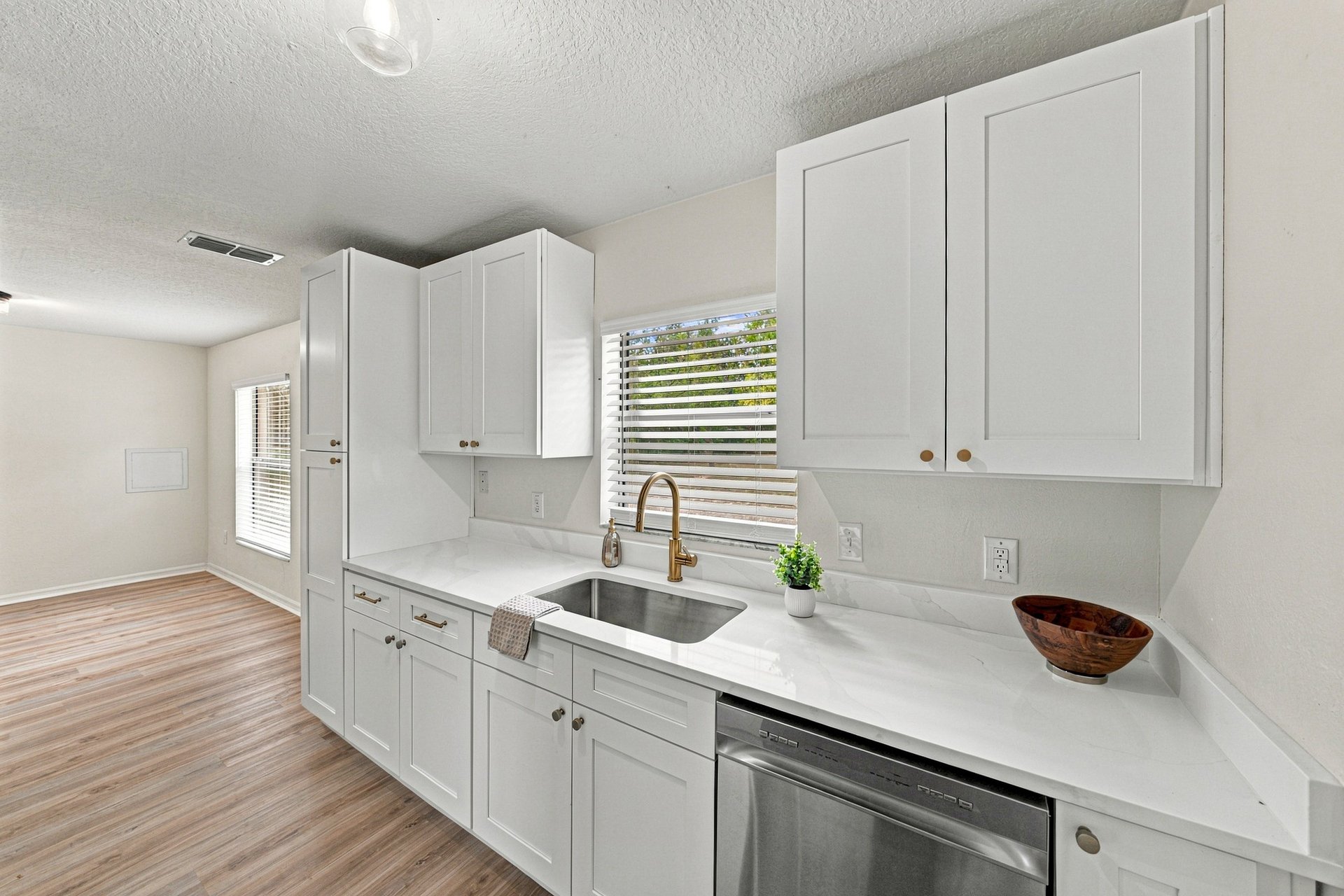 760 NW 52ND AVE