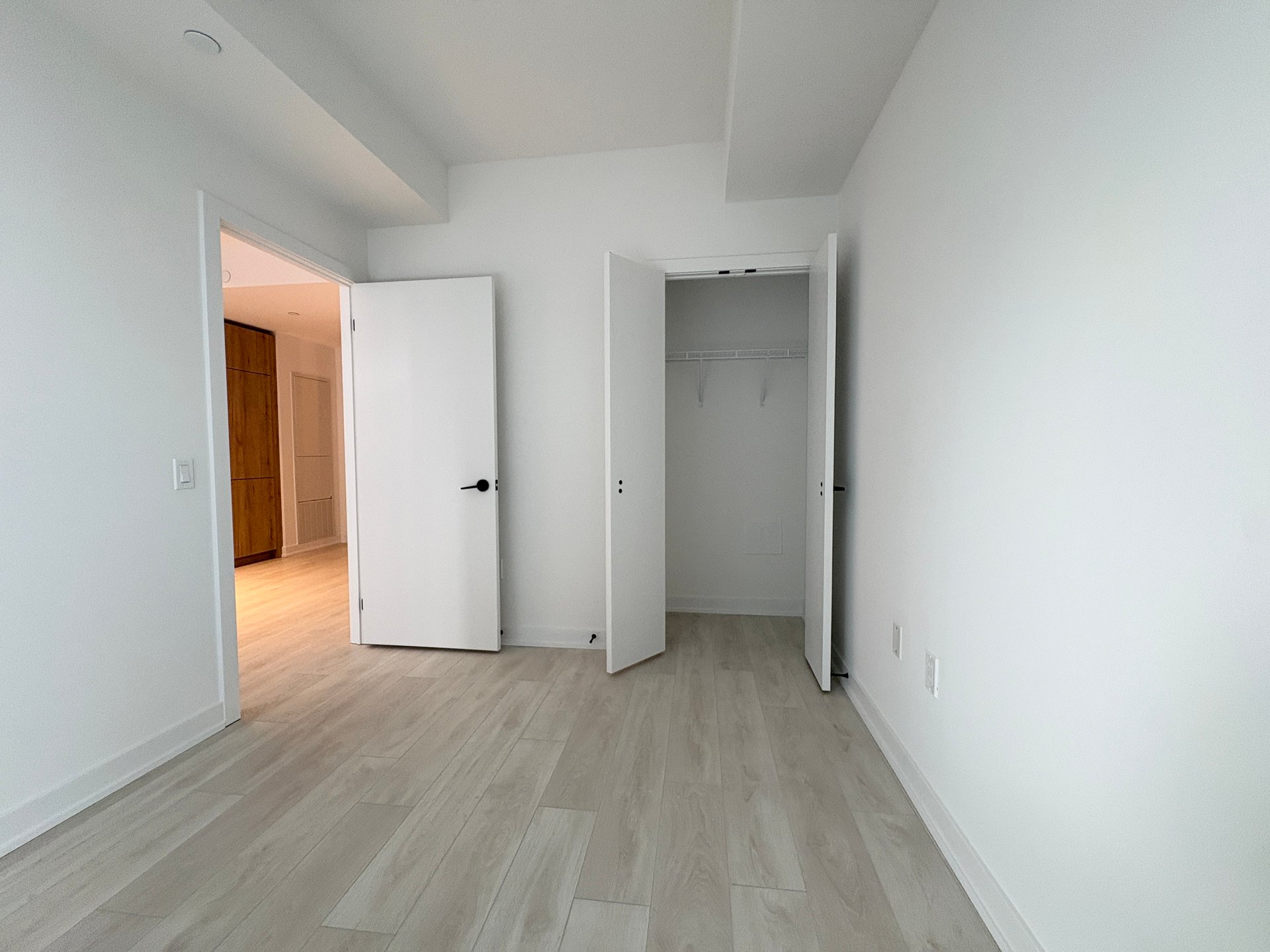 117 Broadway Ave W Unit: 2401
