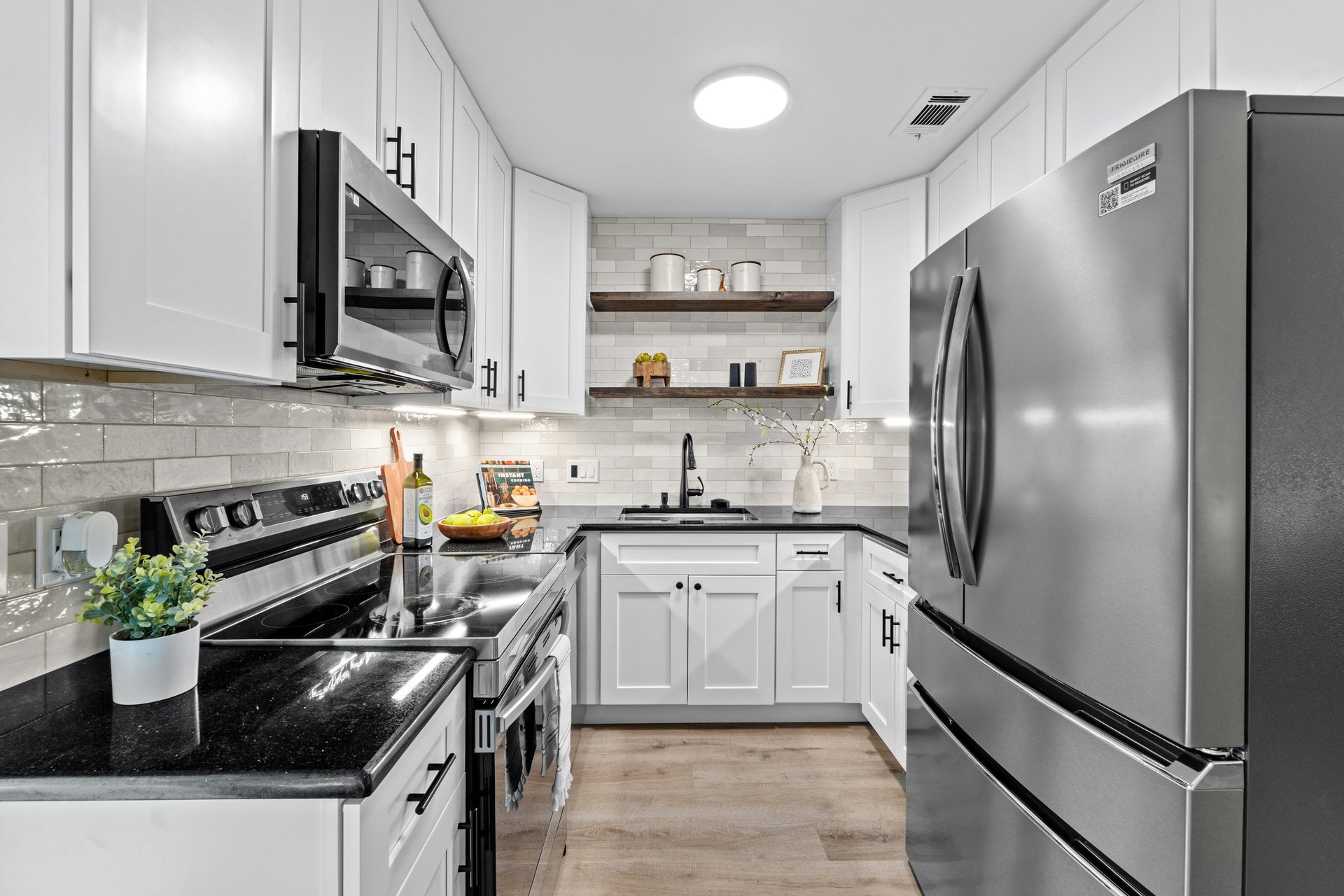 Bright & Chic Corner Lot Home in Coppertree Condos