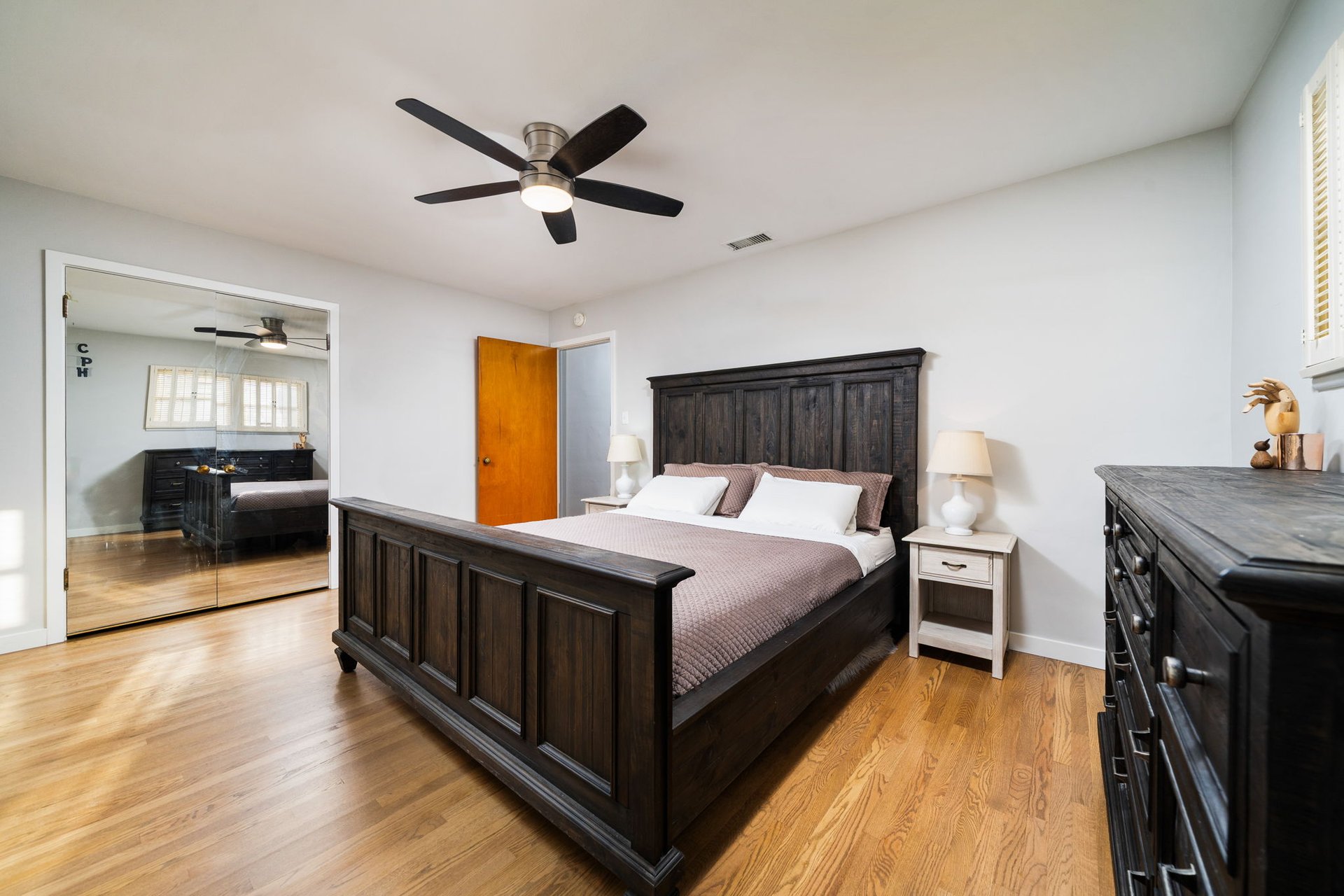 226 E Villanova