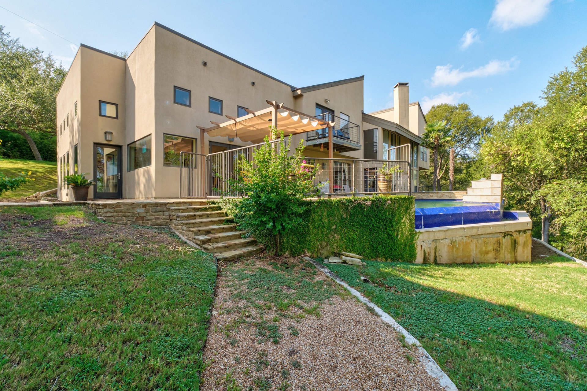102 Canyon Circle West