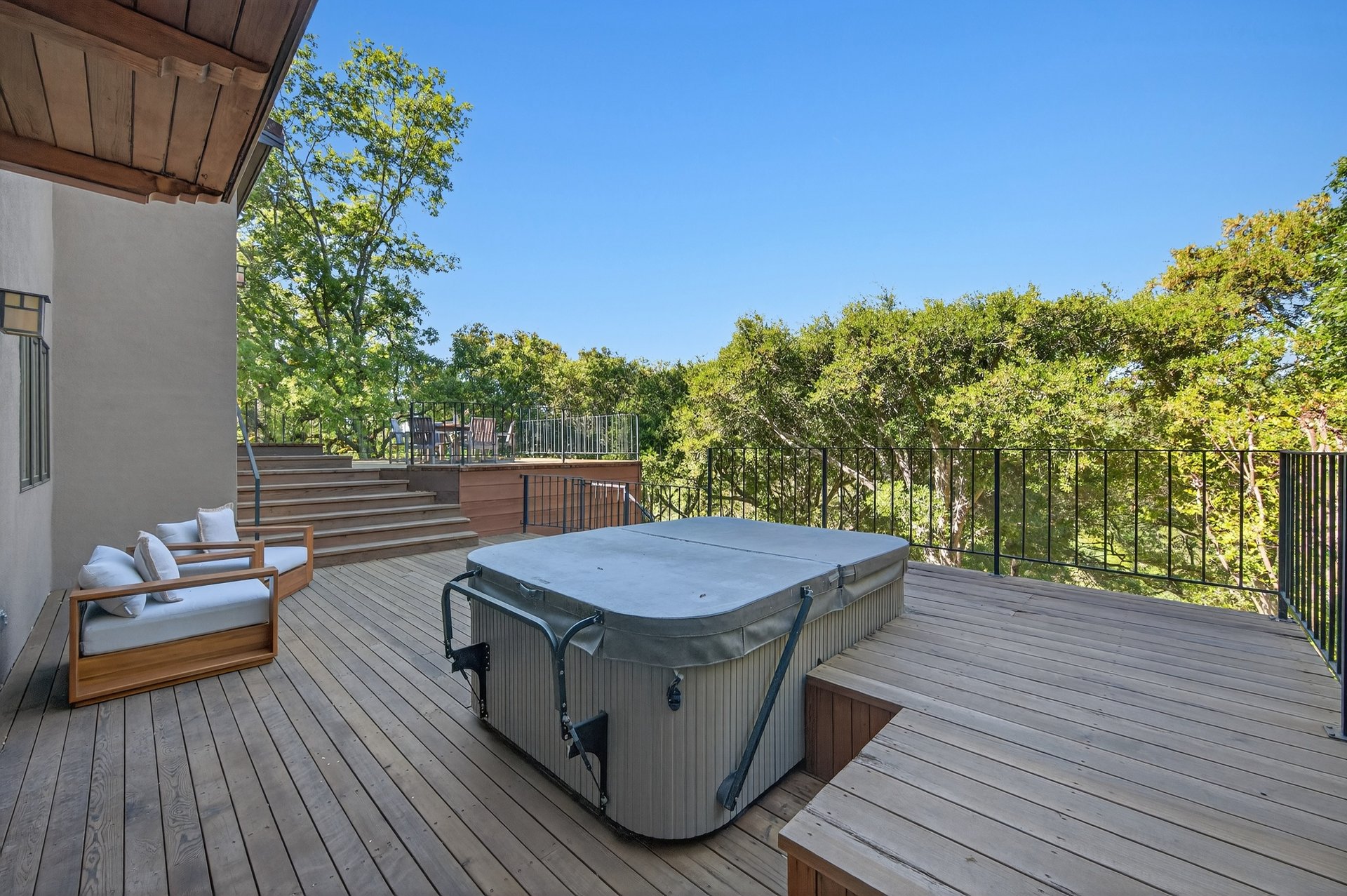 25 Wood Acres Ct