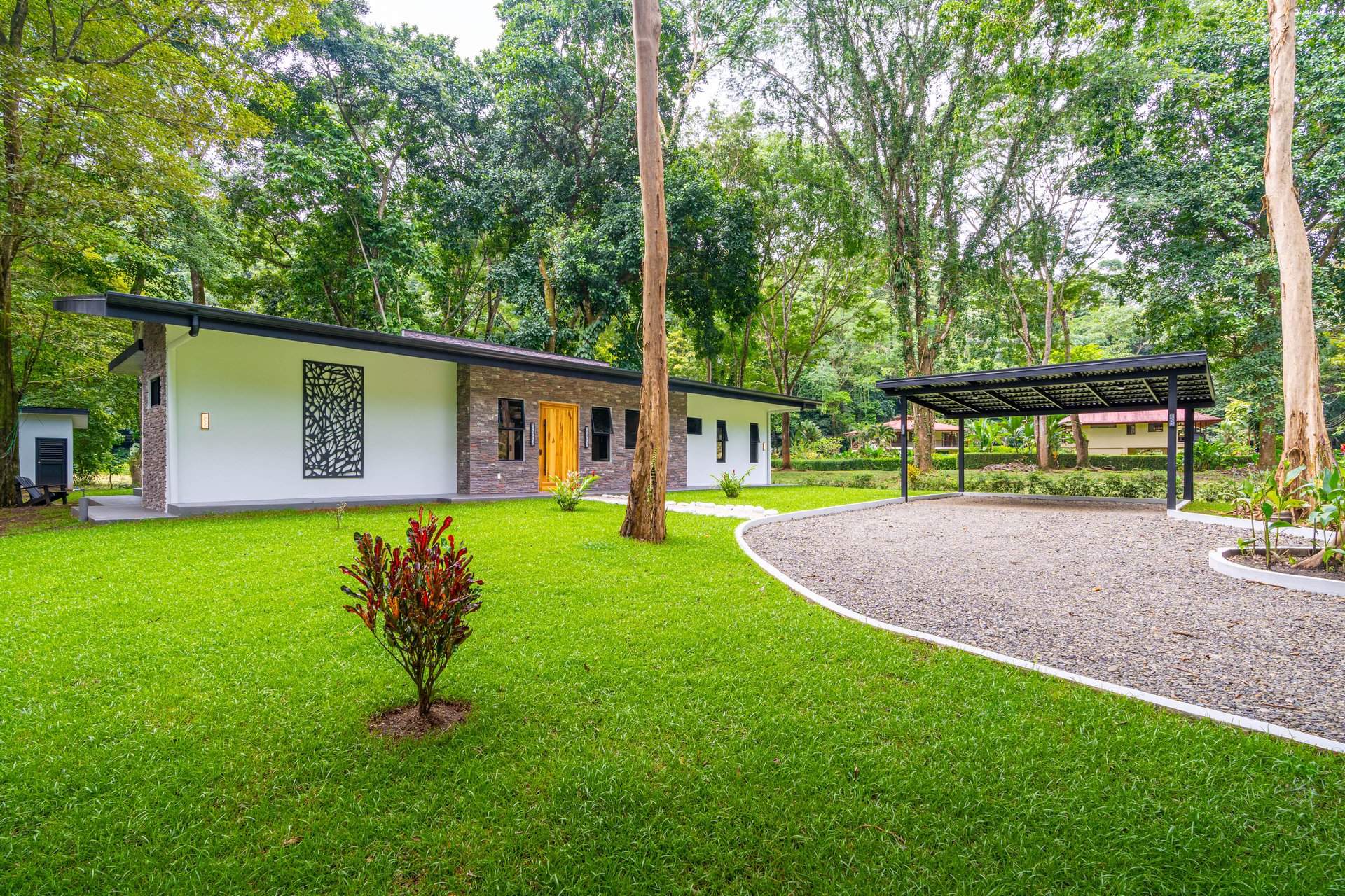 Tres Rios Waterfall House – Nature, Comfort & Elegance Combined, Brand New Construction with Warranty!