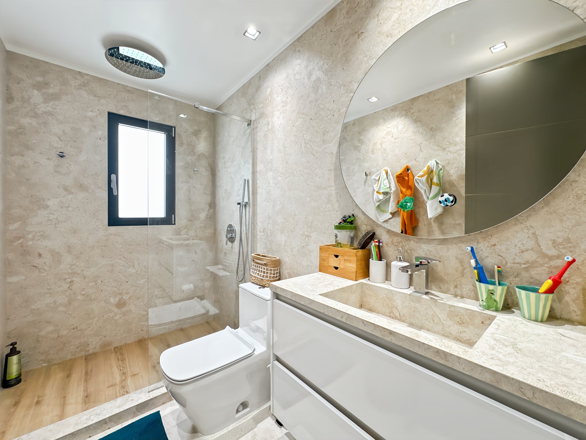 Rare Opportunity: Spacious Apartment with Terrace and Private Pool - ColeBay