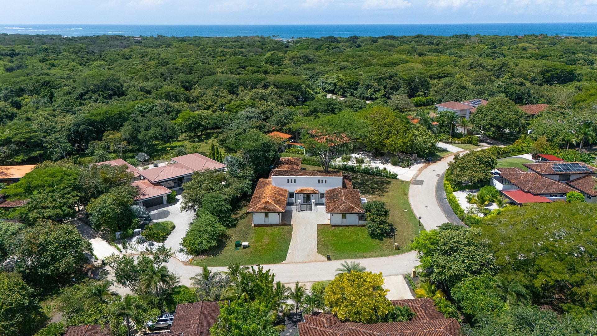 Casa Canto del Agua | Luxury 7-Bedroom Villa with Two Guest Apartments in Hacienda Pinilla’s Reserva de Golf