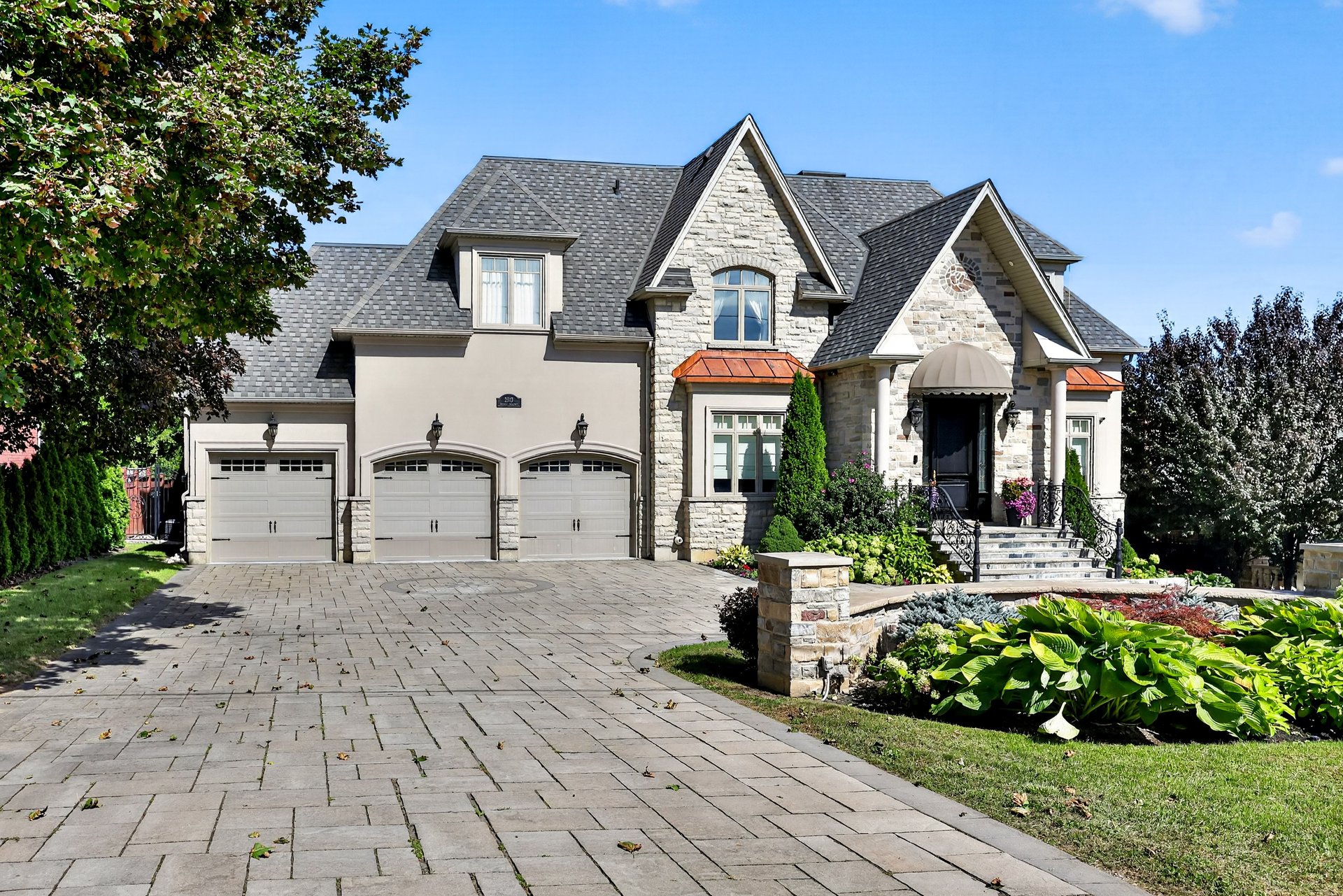 2513 Sharon Cres