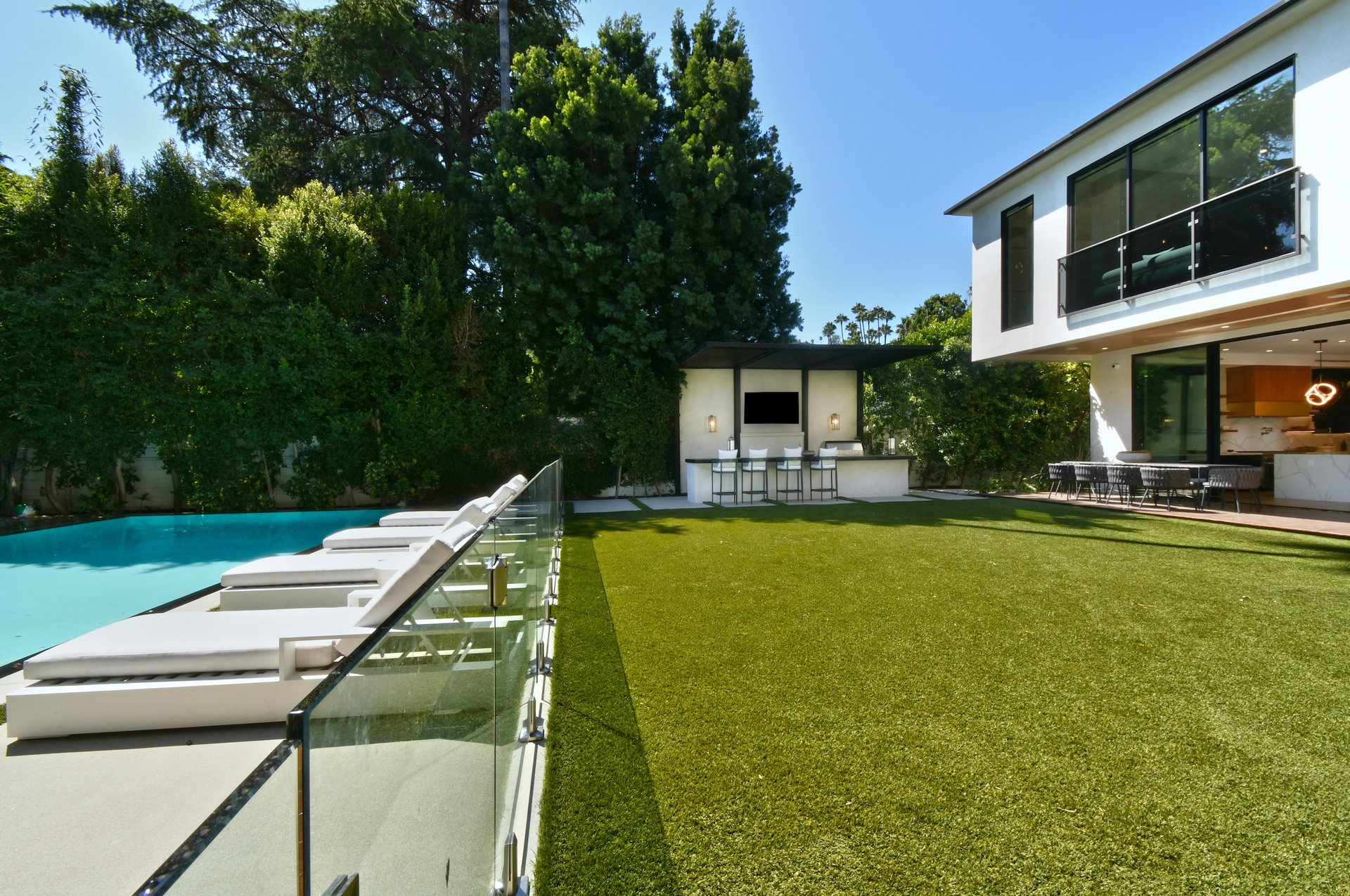 4544 Woodley Ave