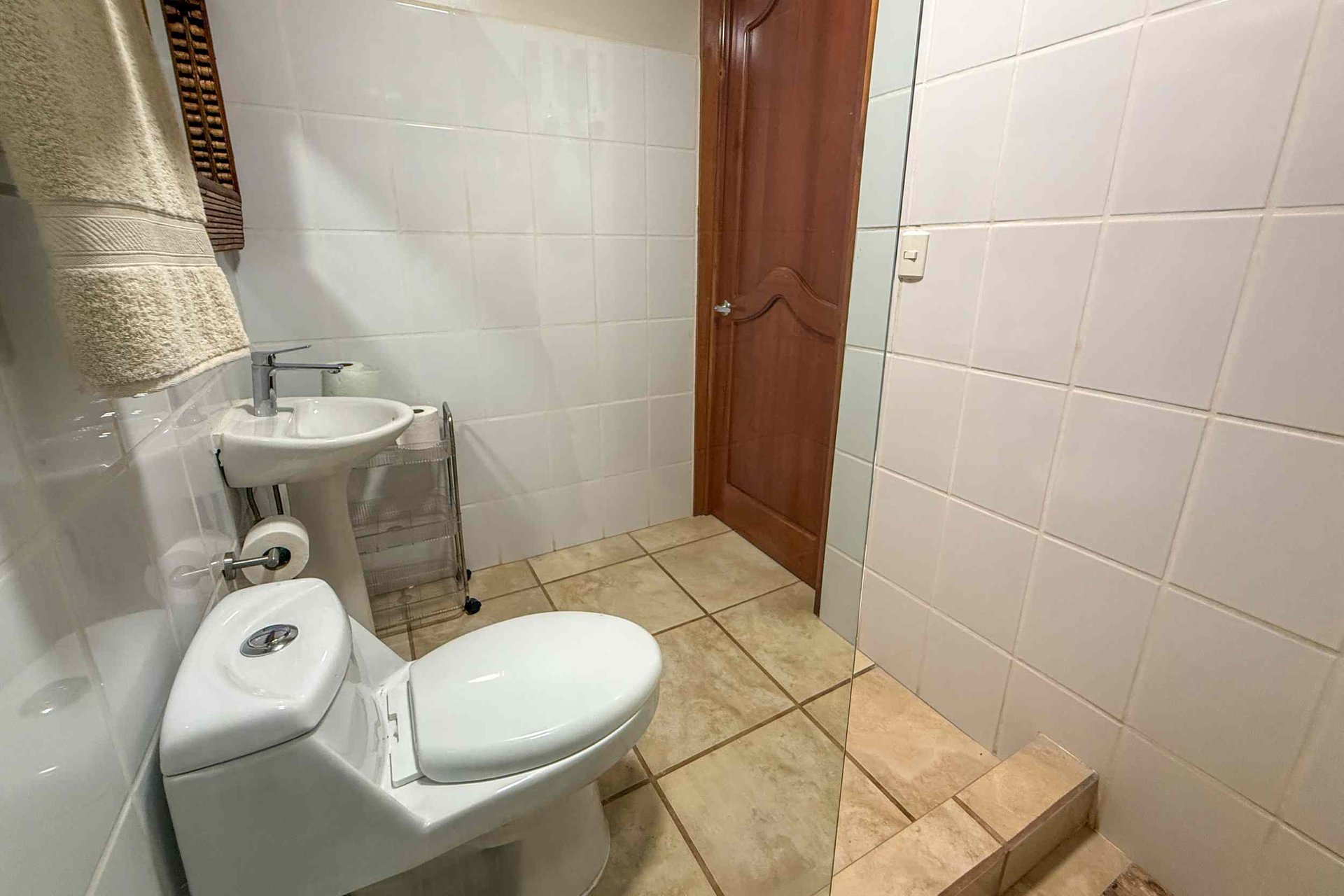 Totally Remodeled Coastal Jungle 2-Bedroom Sanctuary Home with Valley & Ocean Views in Lagunas above Dominical Costa Rica
