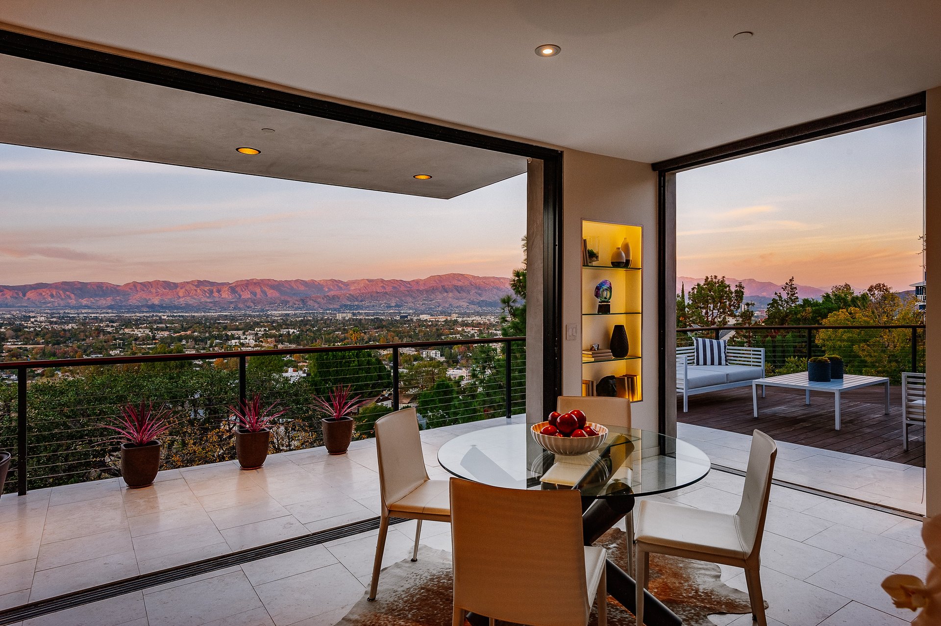 3704 Sunswept Dr