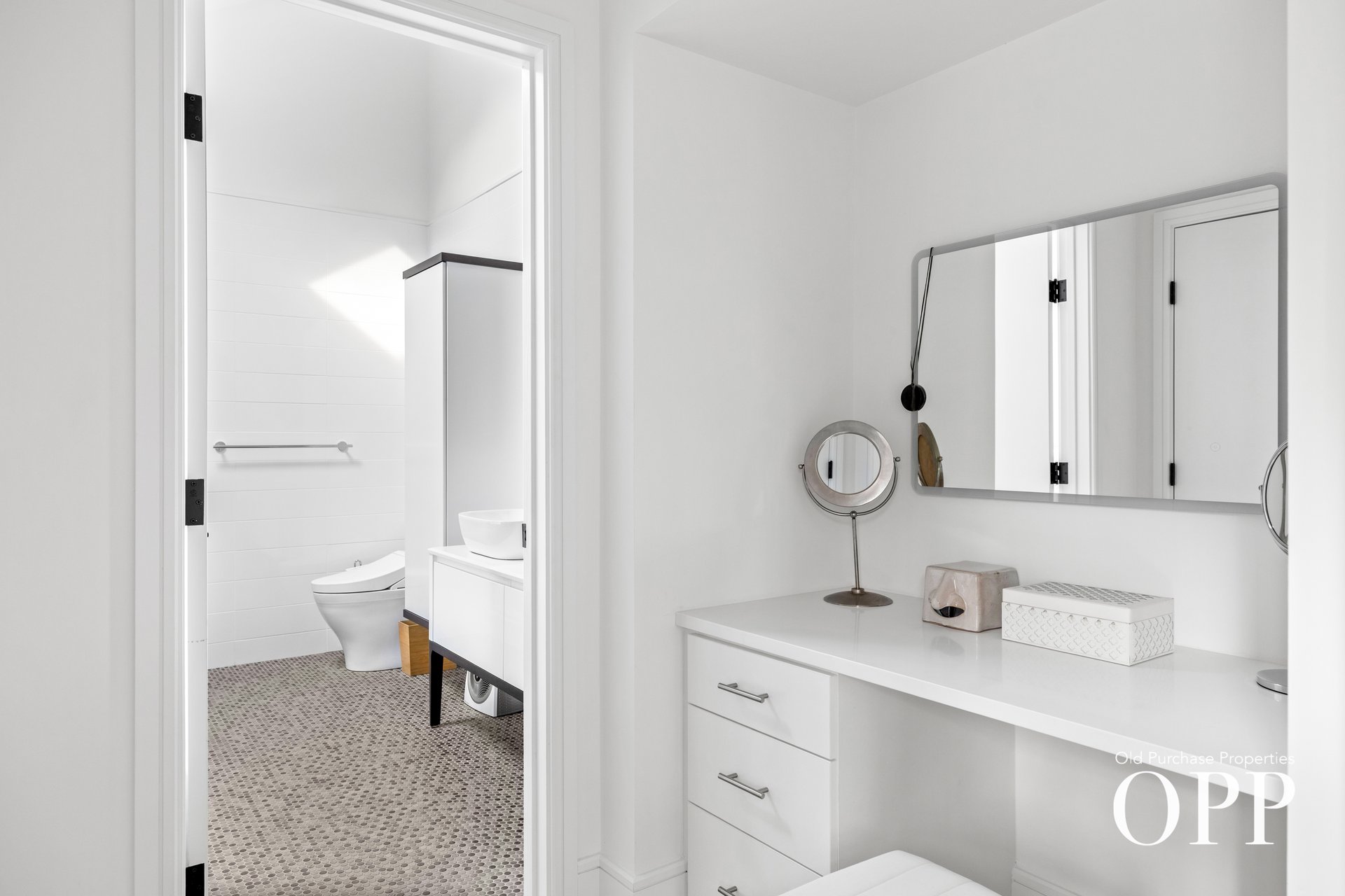 A MODERN SANCTUARY IN AN EXQUISITE LOCATION