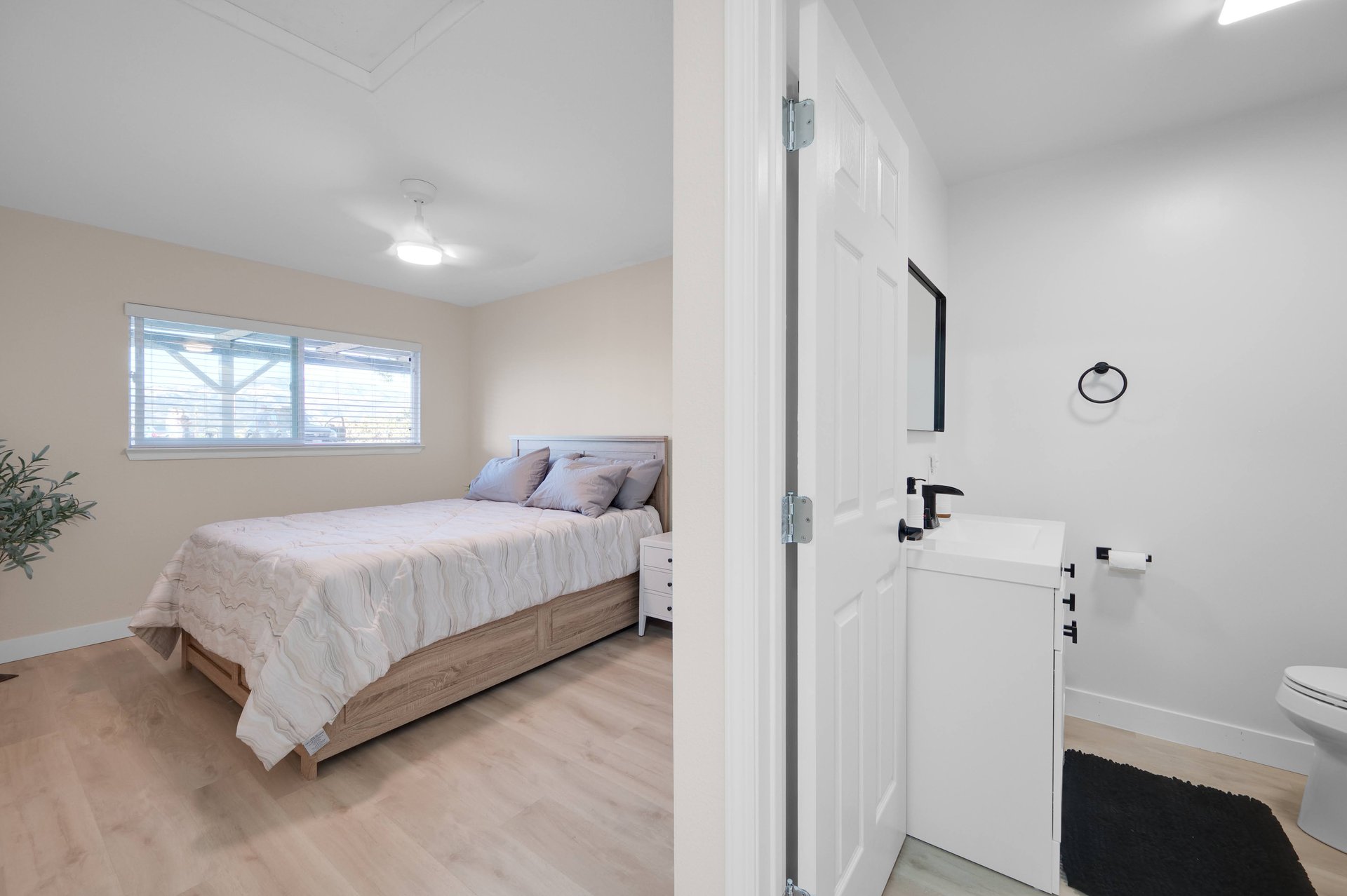 725 Lytton Station