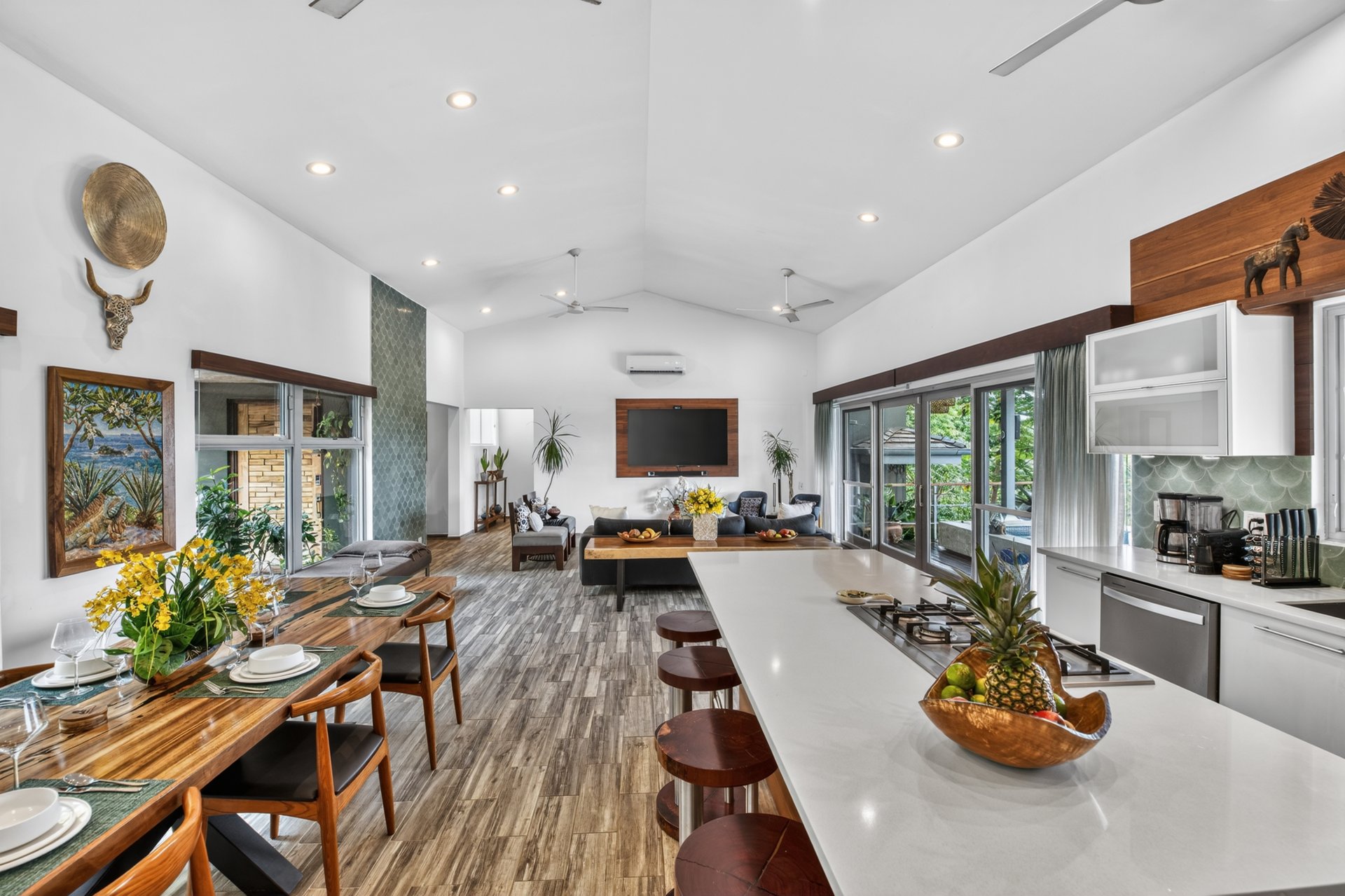 Casa Pochote | Artisan Luxury Villa in Tamarindo | Pool, Jacuzzi & Langosta Beach Club Membership Included