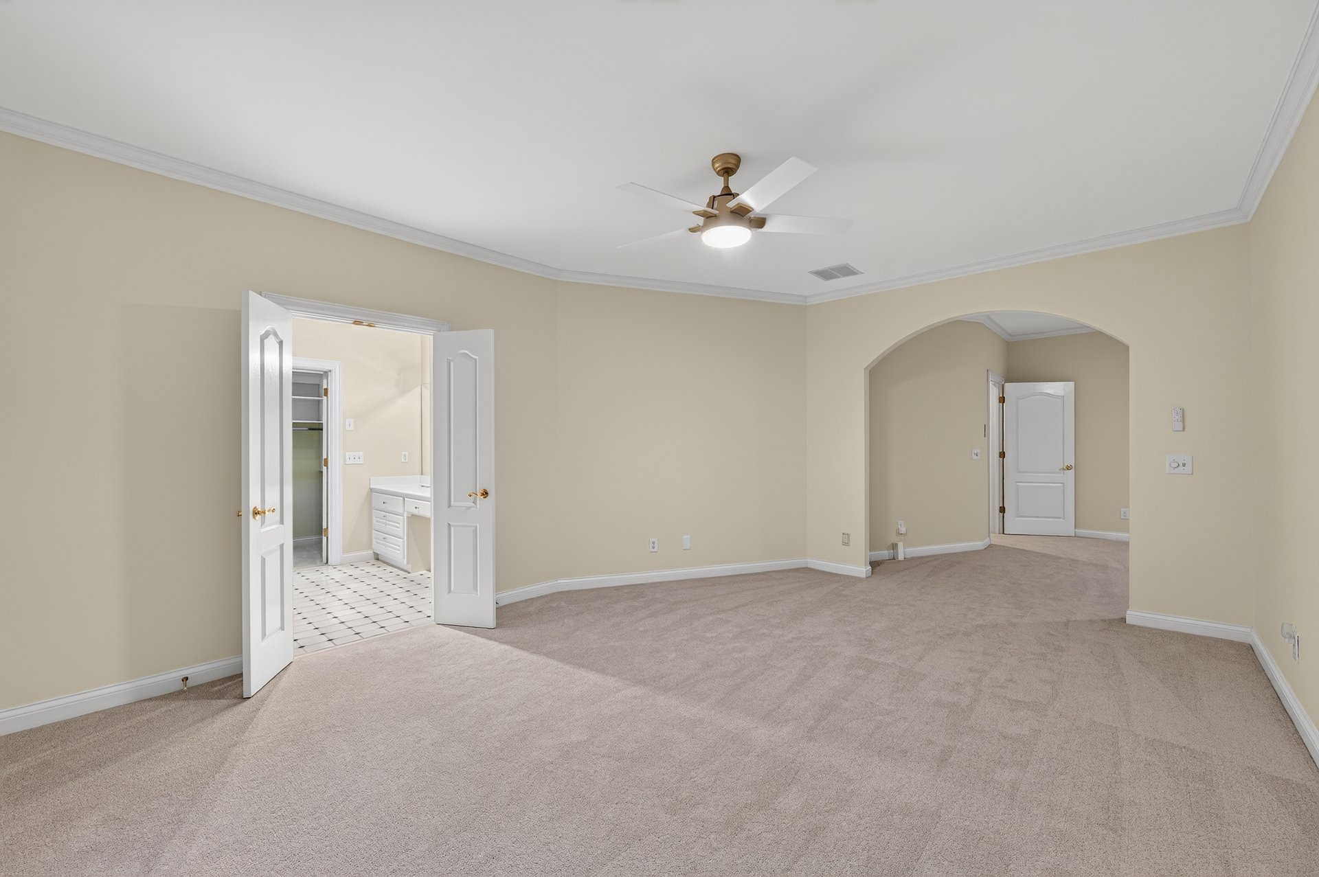 1055 Hedgerose Lane