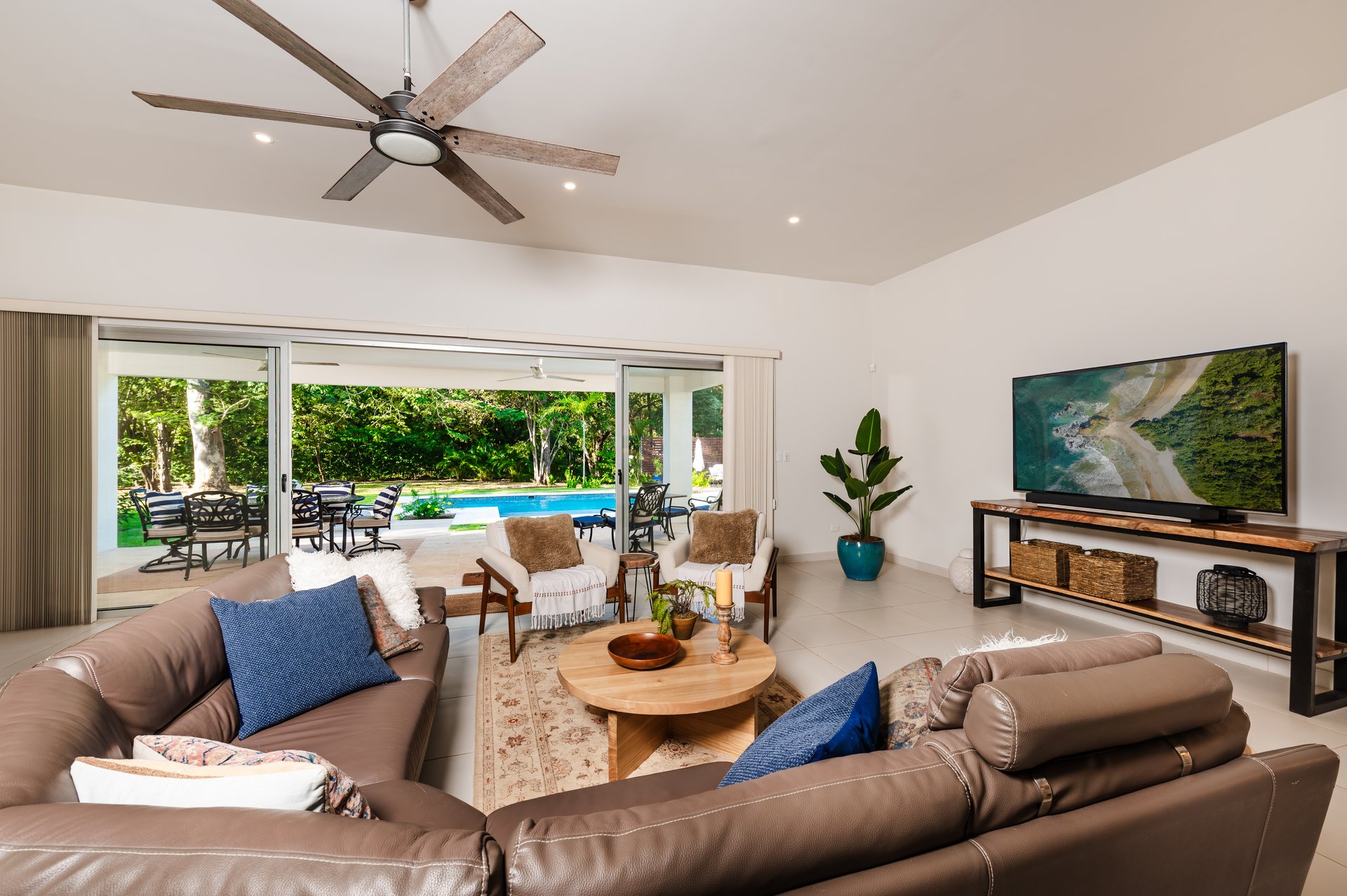 Casa Siempre Sabado | Walk to the beach luxury home in Playa Brasilito