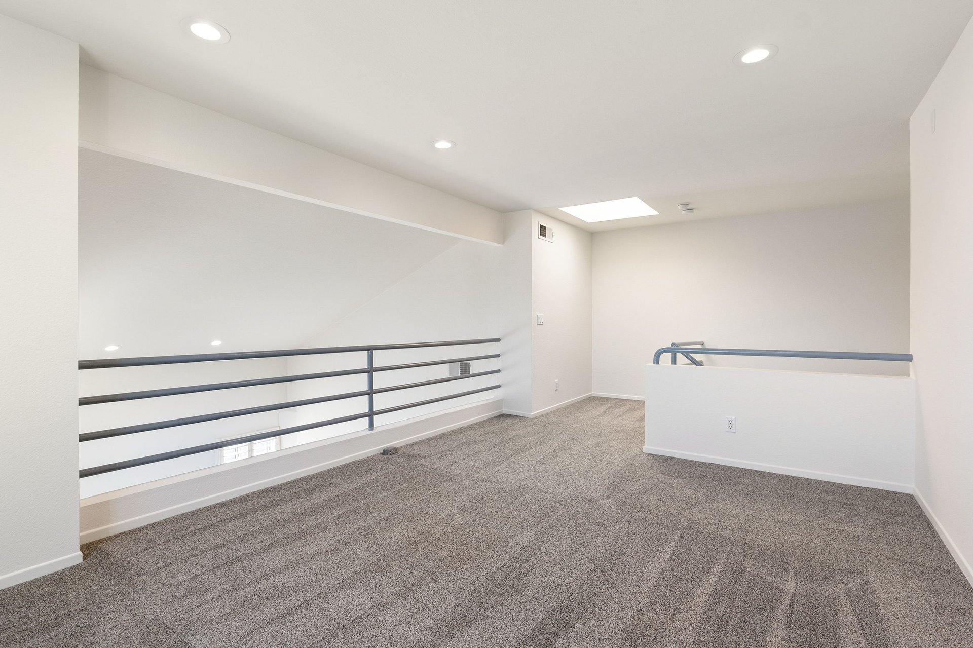 1010 California Ave #307, North of Wilshire