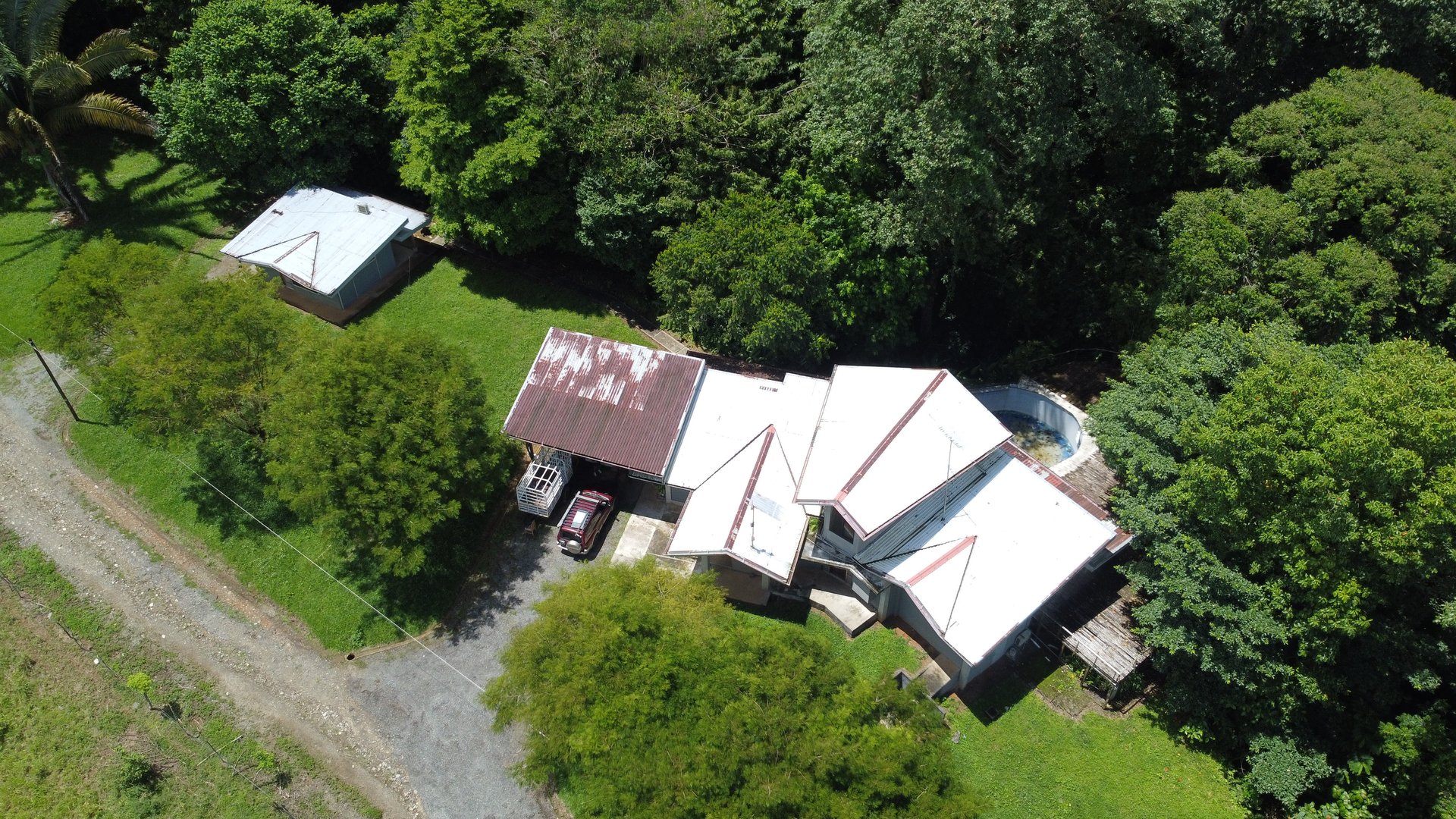 Fixer-Upper Home with an studio Office in Palmar Norte on a 7.58 Acres Property