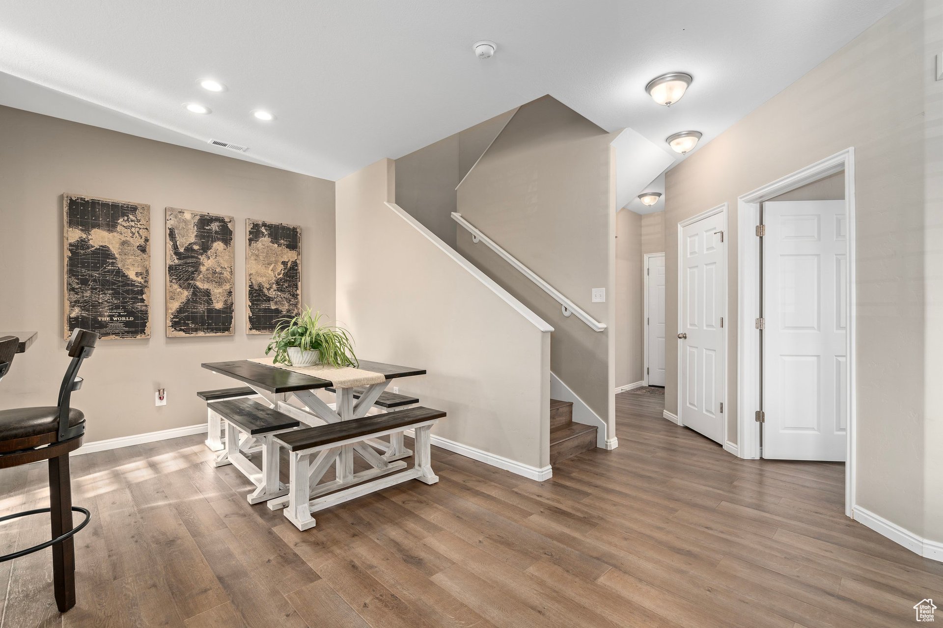 872 W Berkeley Dr