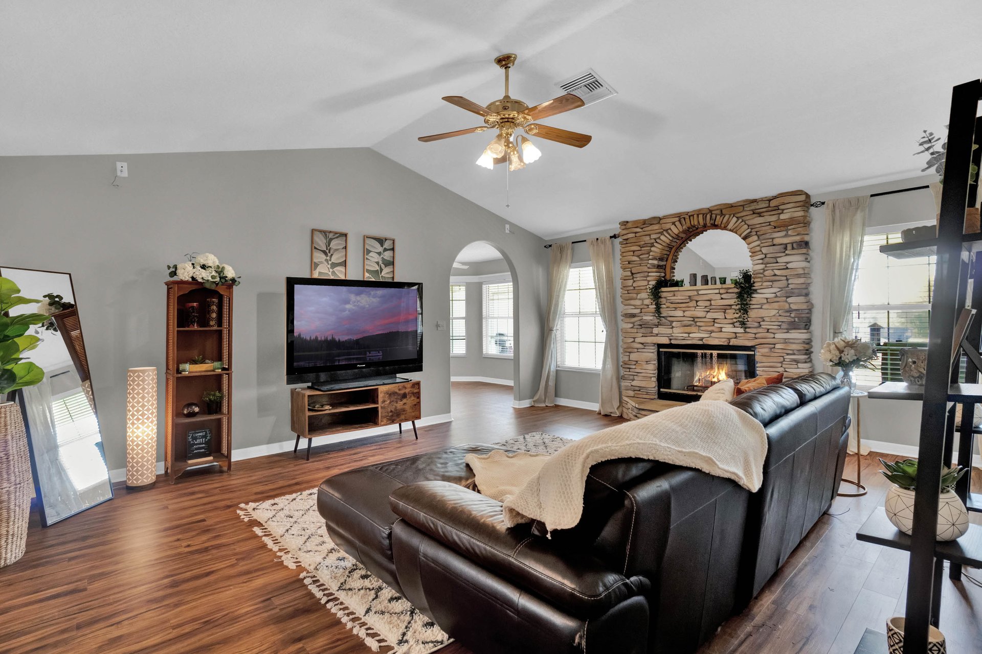 10311 Dog Patch Ln