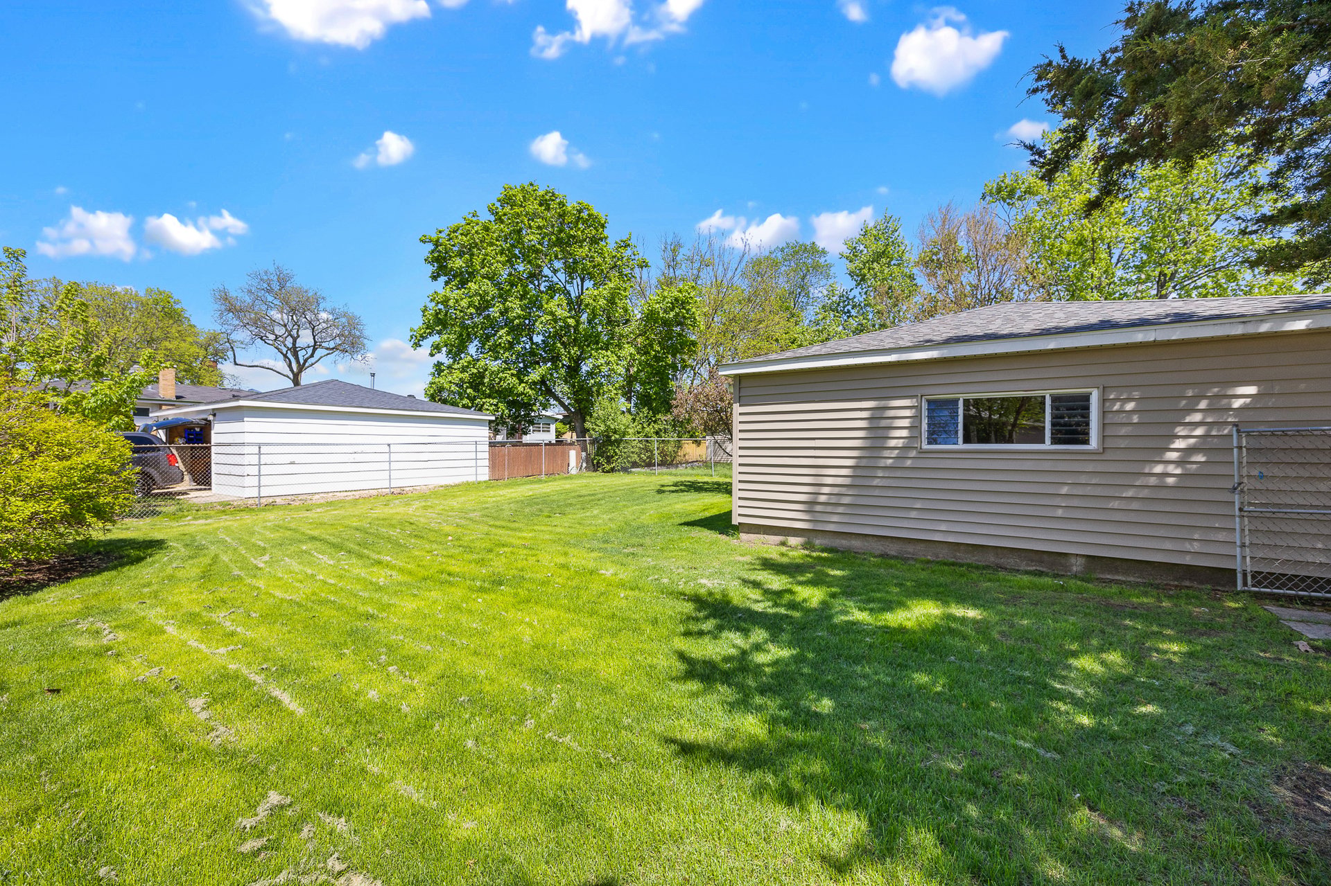 623 Green Valley Dr, Lombard