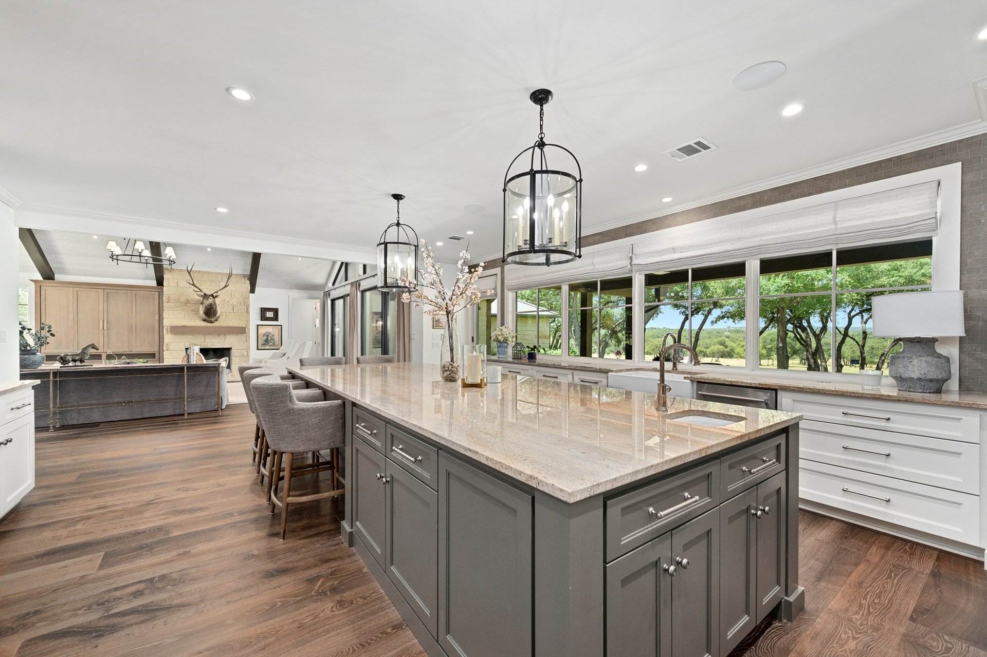 900 Rivercliff Drive