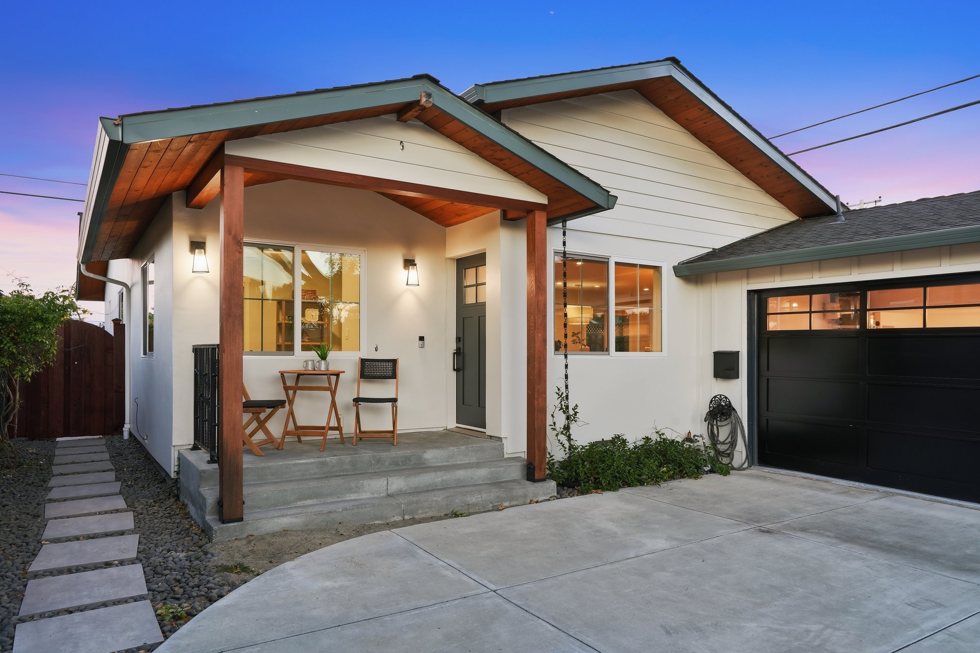 2133 Santa Cruz AVE