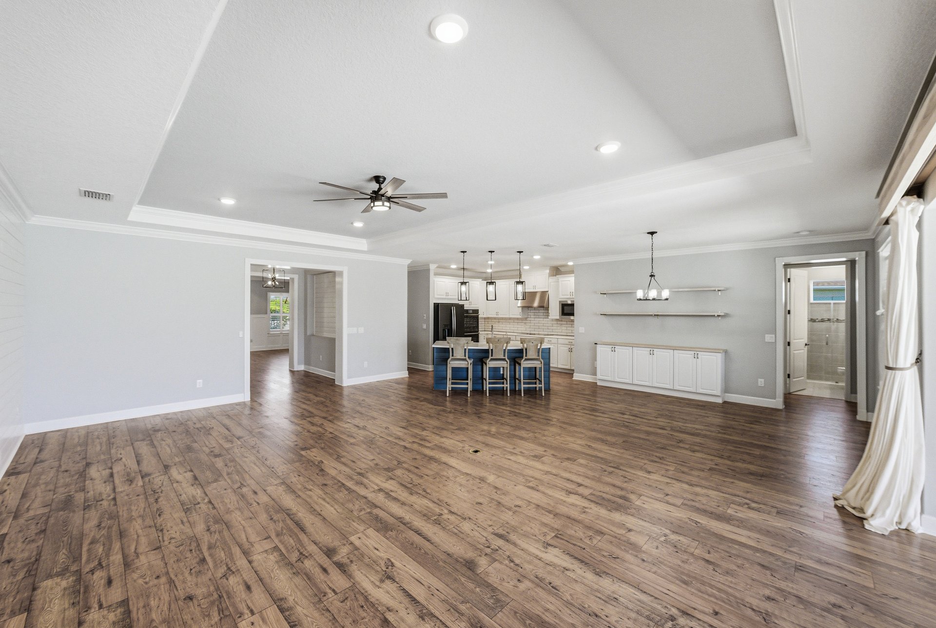6883 BRADBURY CIR