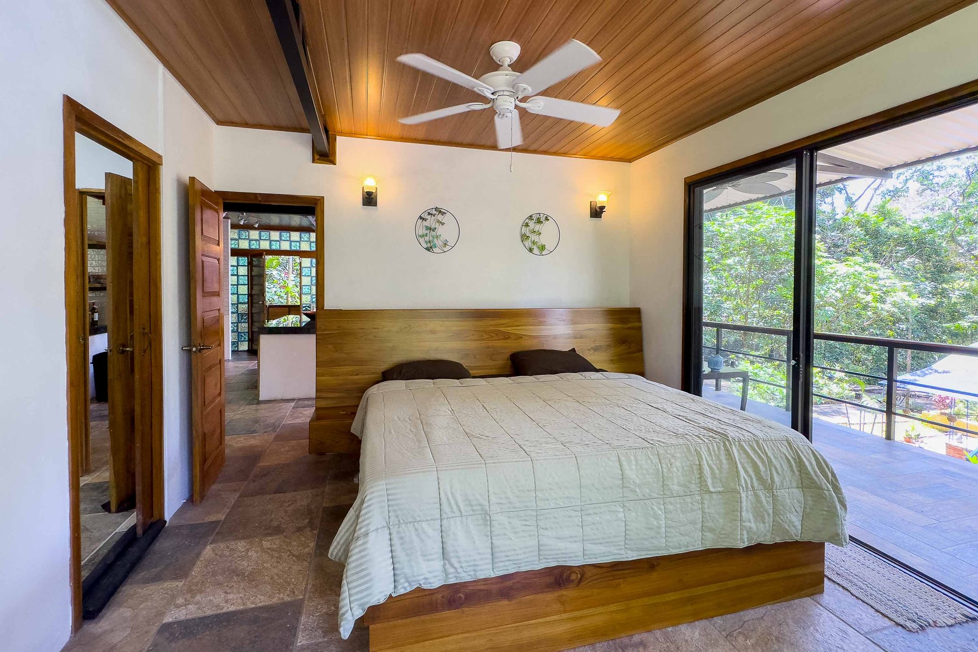 Tropical 3-bedroom home in gated community Manuel Antonio, Perfect rental!