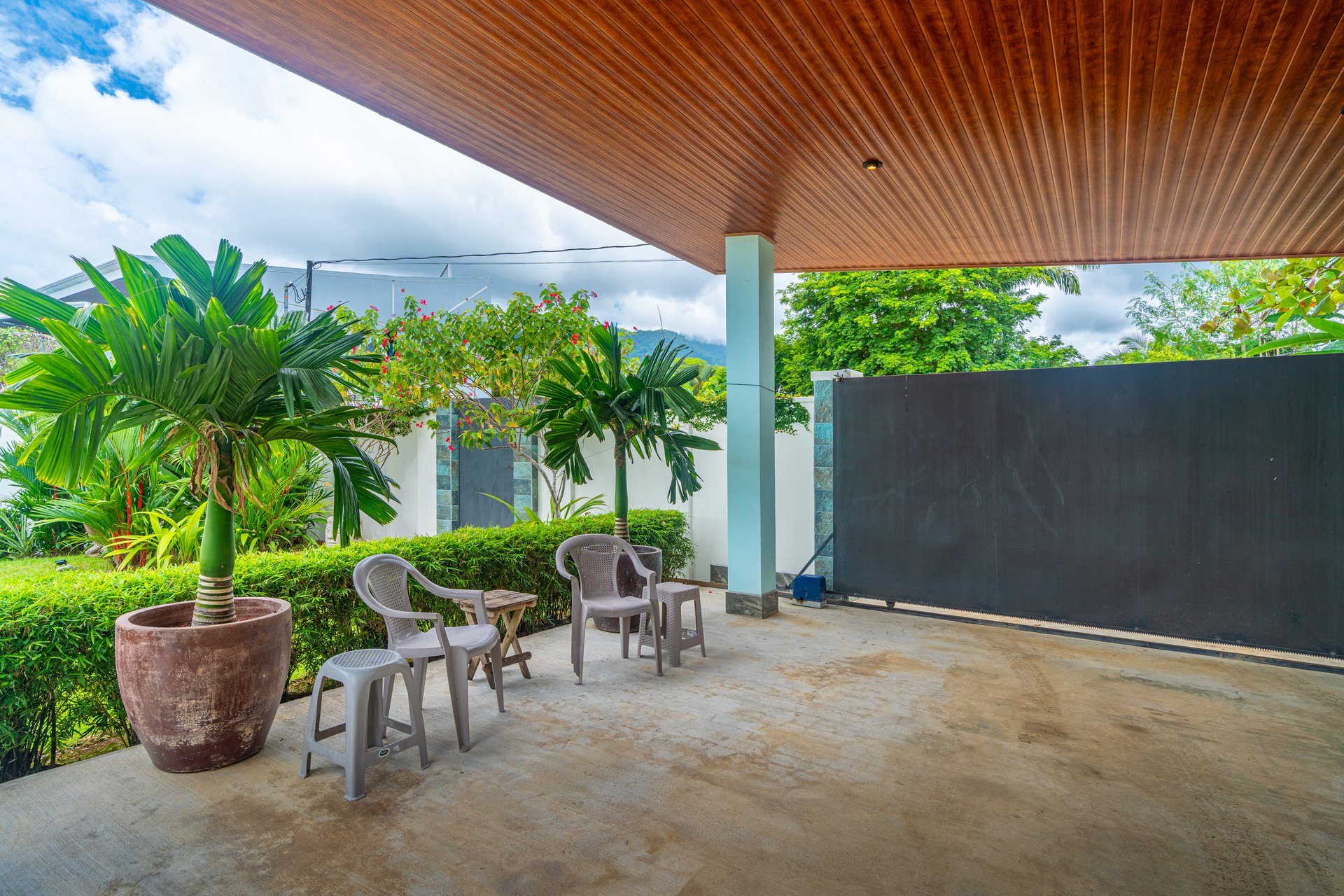 Villa Esmeralda - Big Pool. Big Lot. Big Lifestyle. Central Uvita, Walk to Everything!