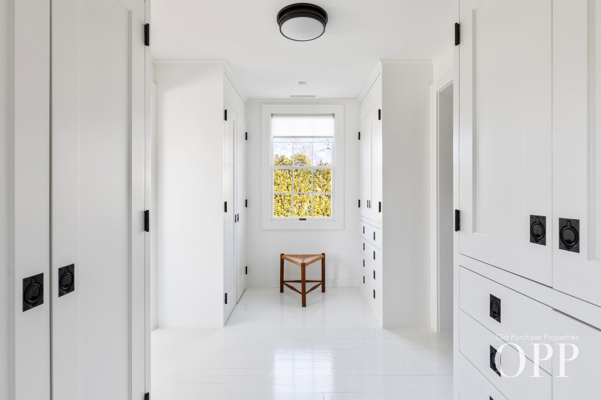 A REFINED BELLPORT RETREAT
