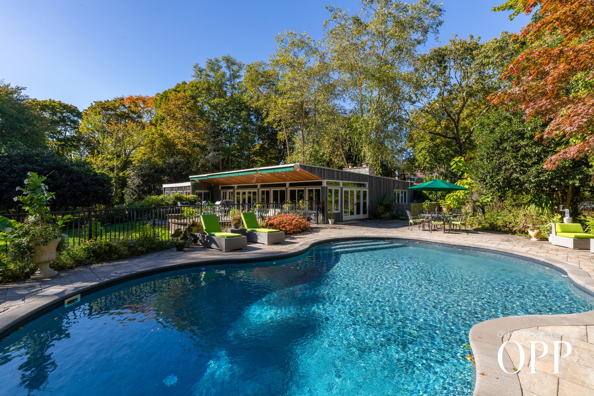 Hollywood: A Waterfront Modernist Retreat on 3.5 Acres