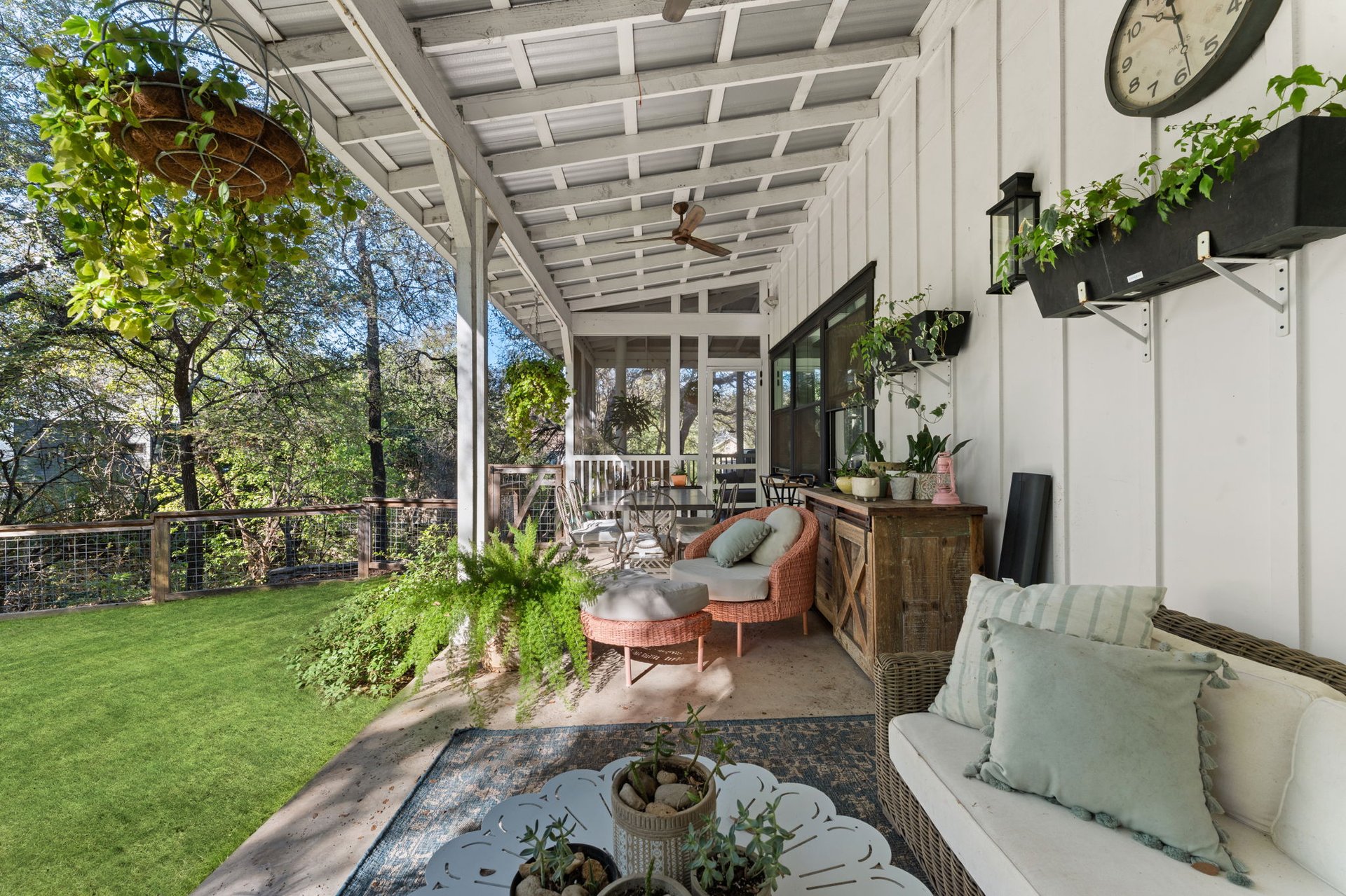 703 E Live Oak ST