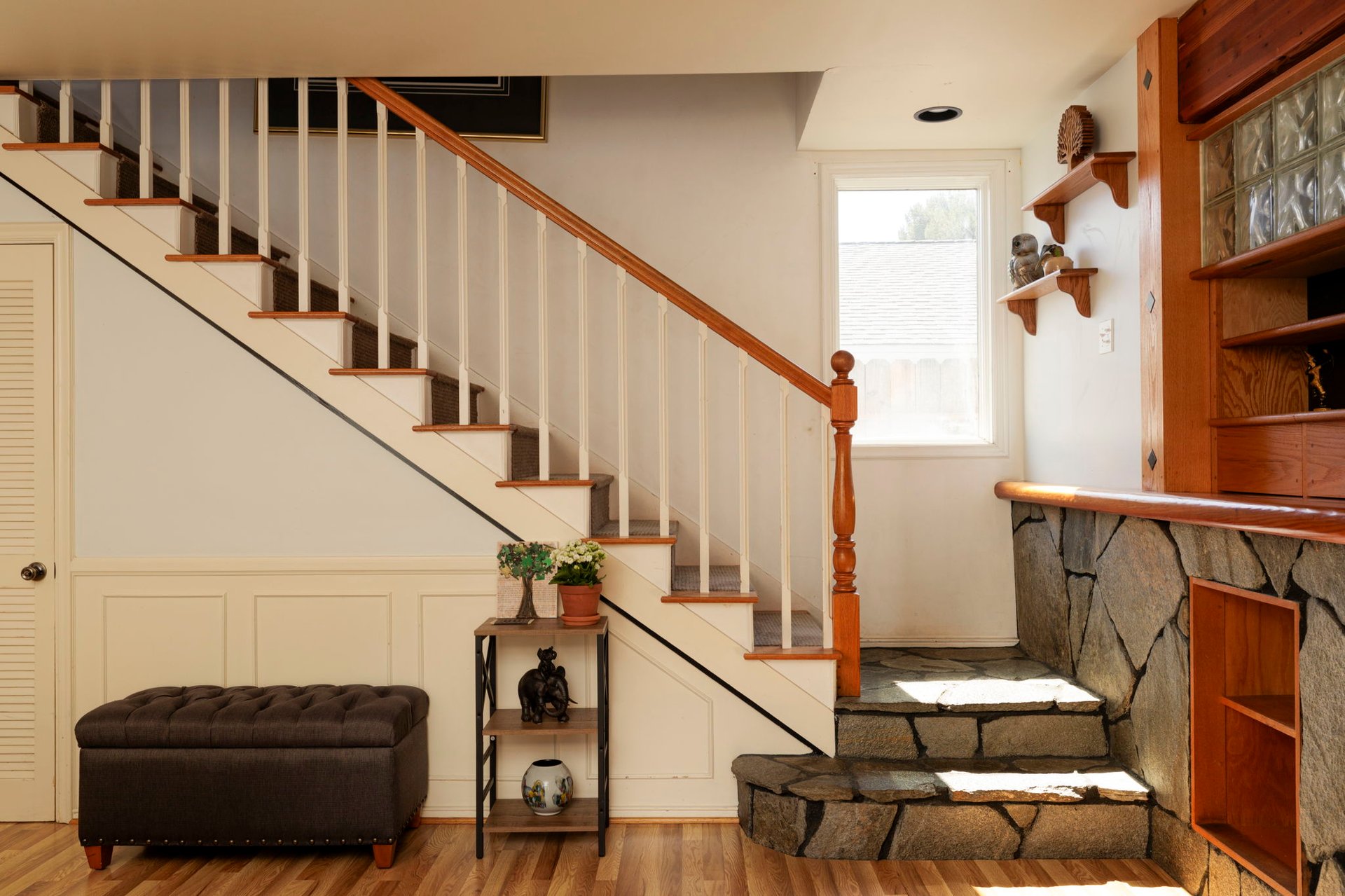 2-Story Historic Cabin Home in La Crescenta - Breathtaking Verdugo Mountain Views!