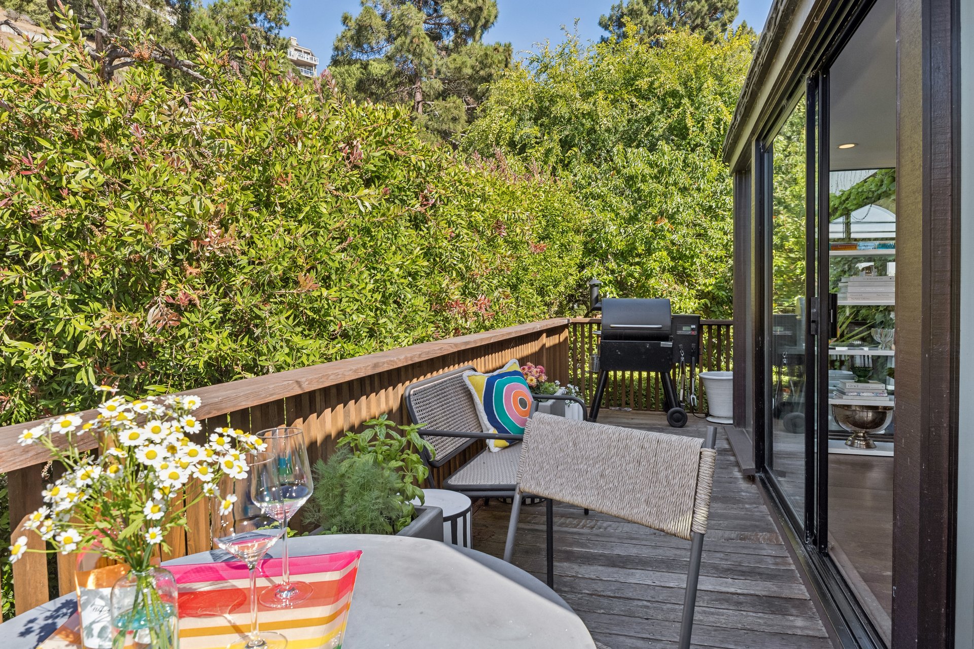 Stylish and Chic Upper Unit