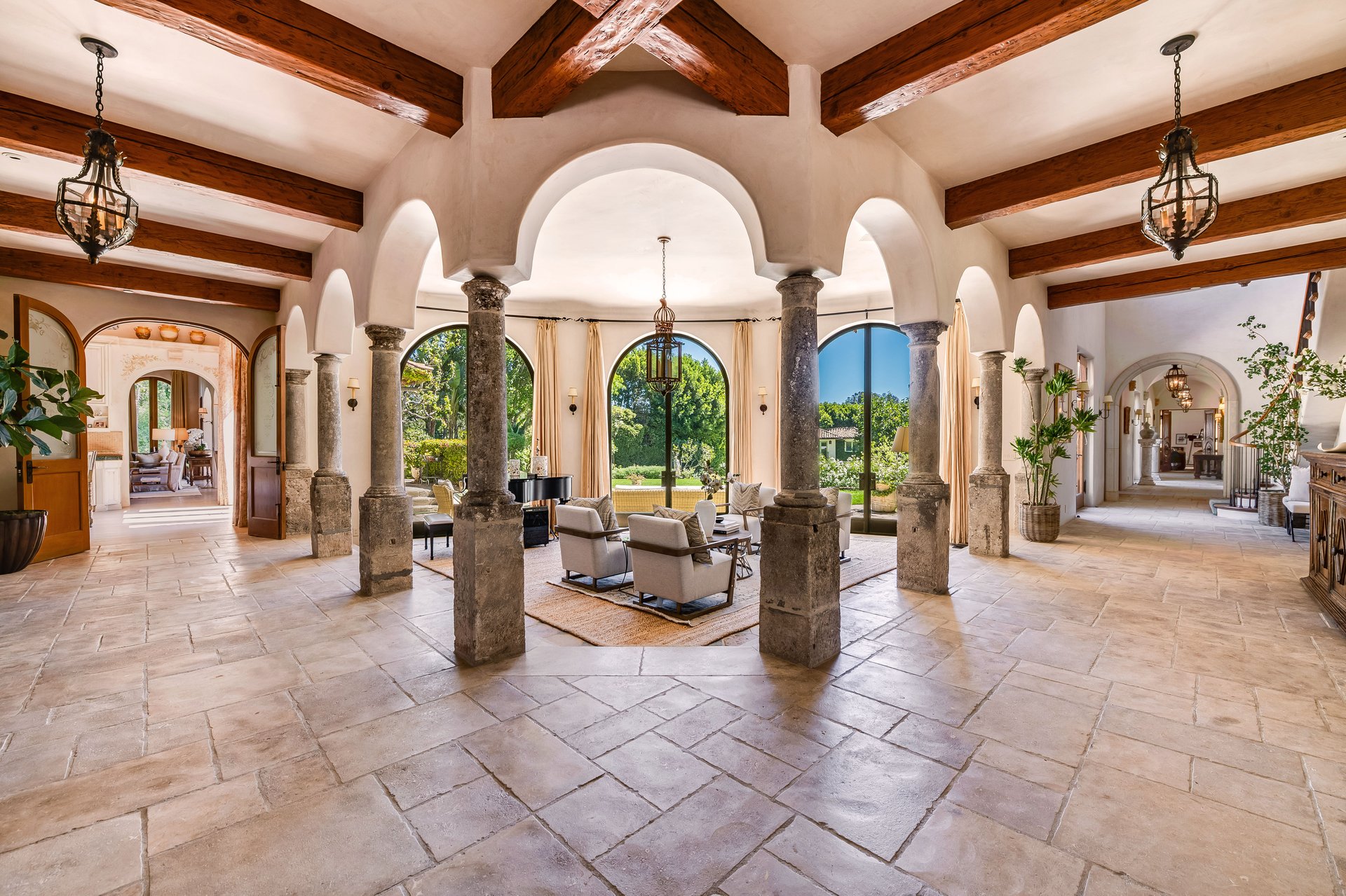 1550 Amalfi DR