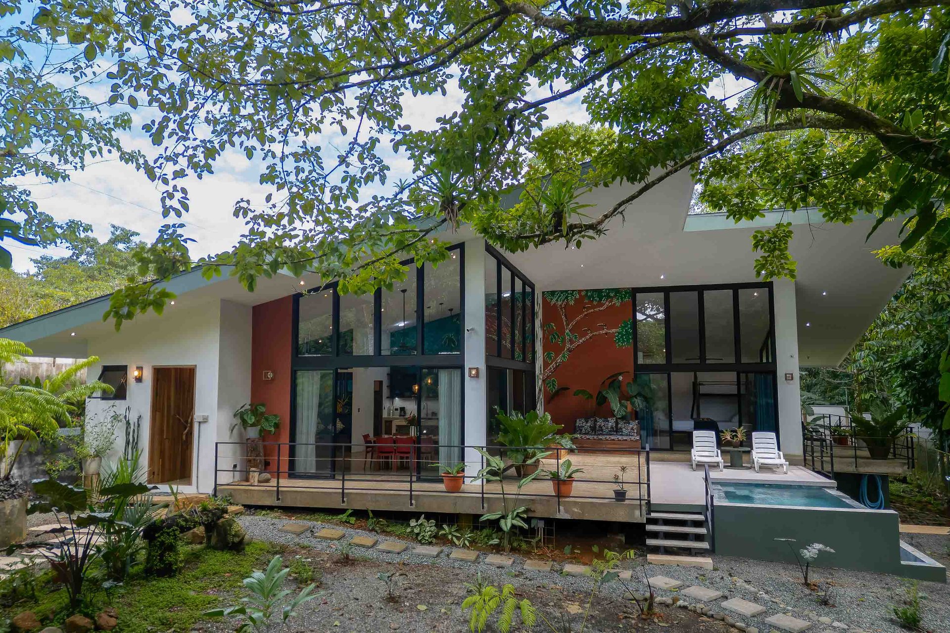Furnished and Turnkey Home Rainforest Villa with Pool and Creek