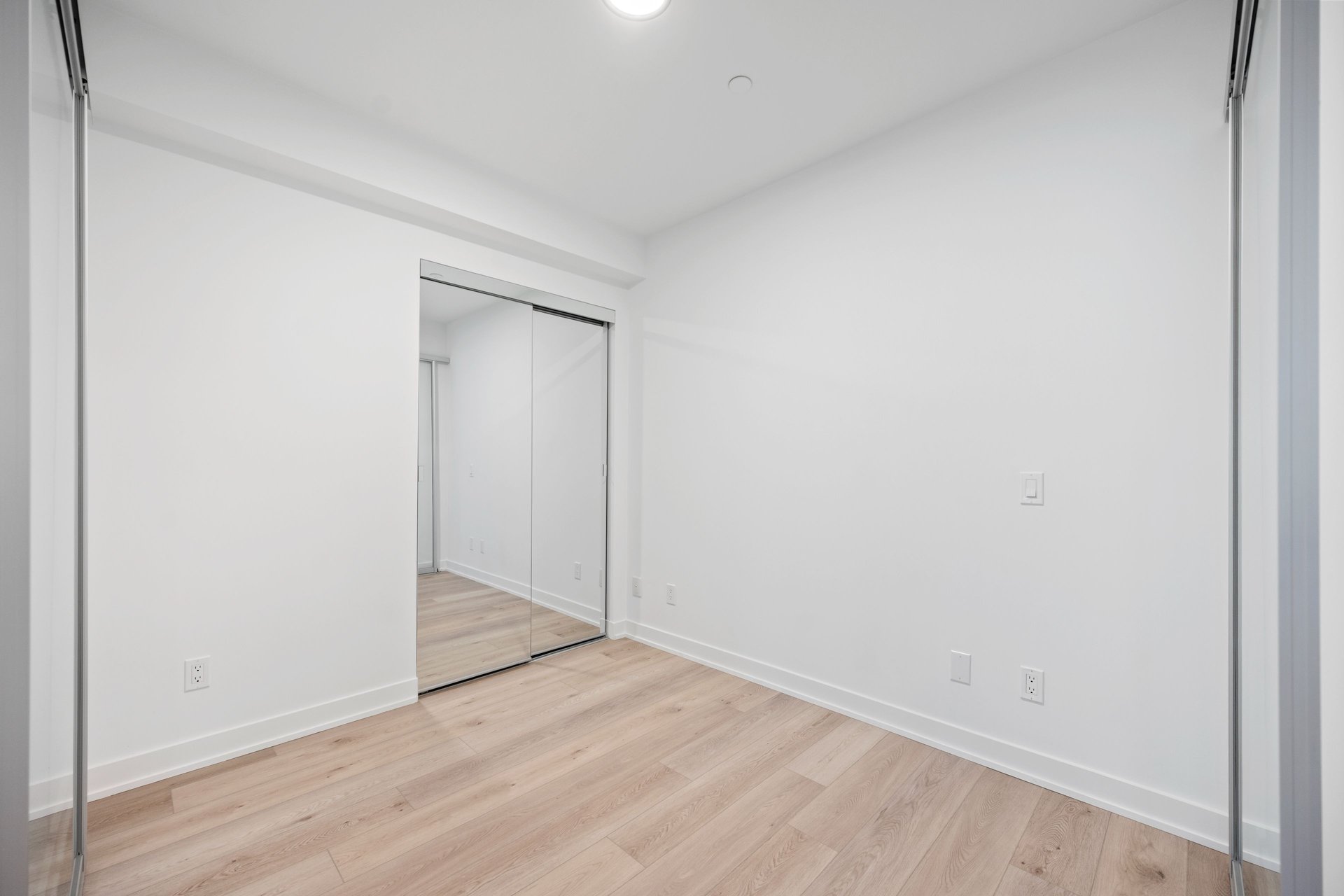 327 King Street W Unit: 306
