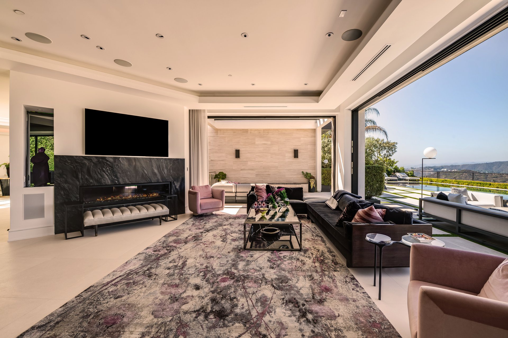 565 Evelyn Pl