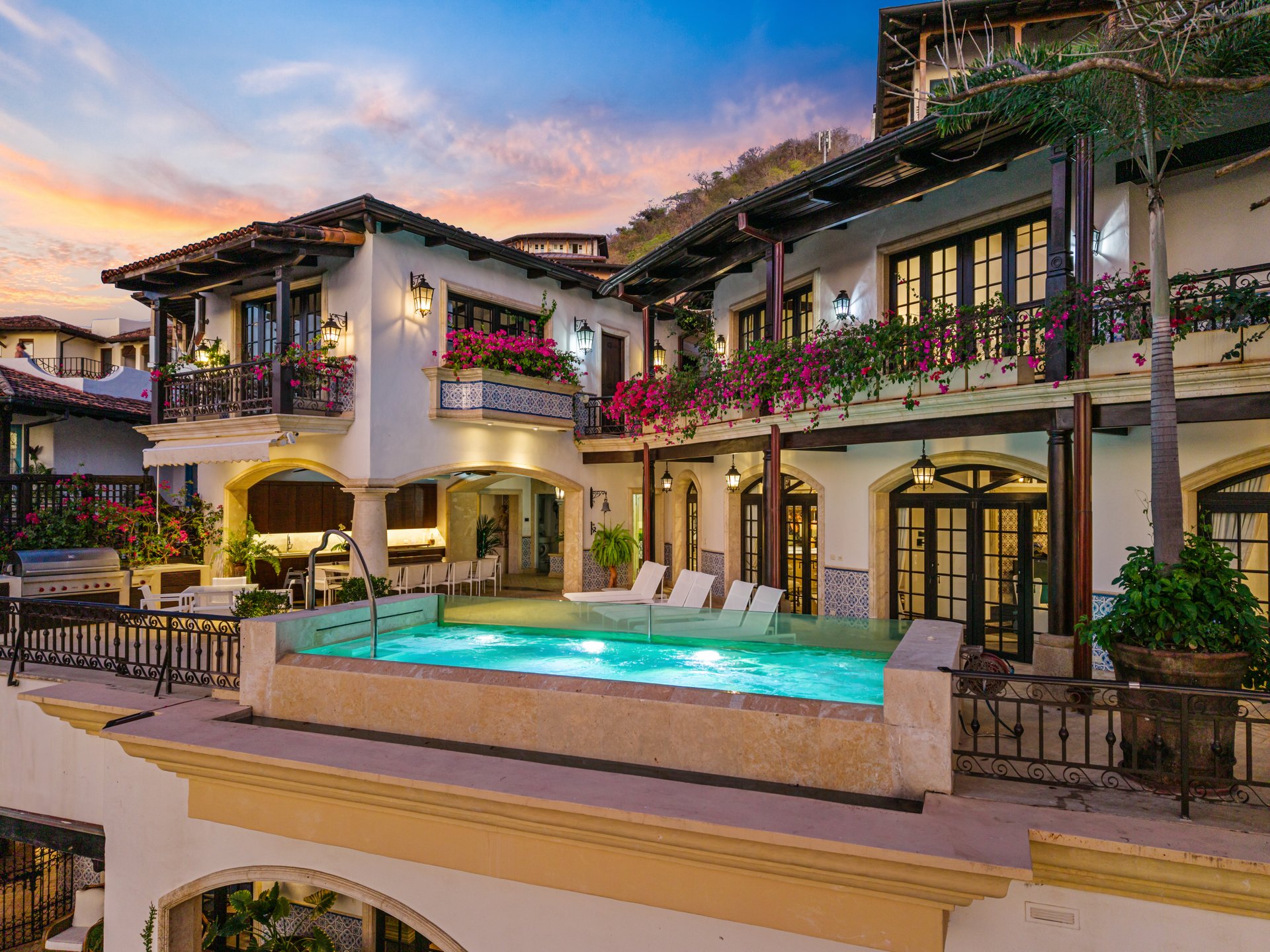 27 Cartagena | Unique Luxury Beachfront Home