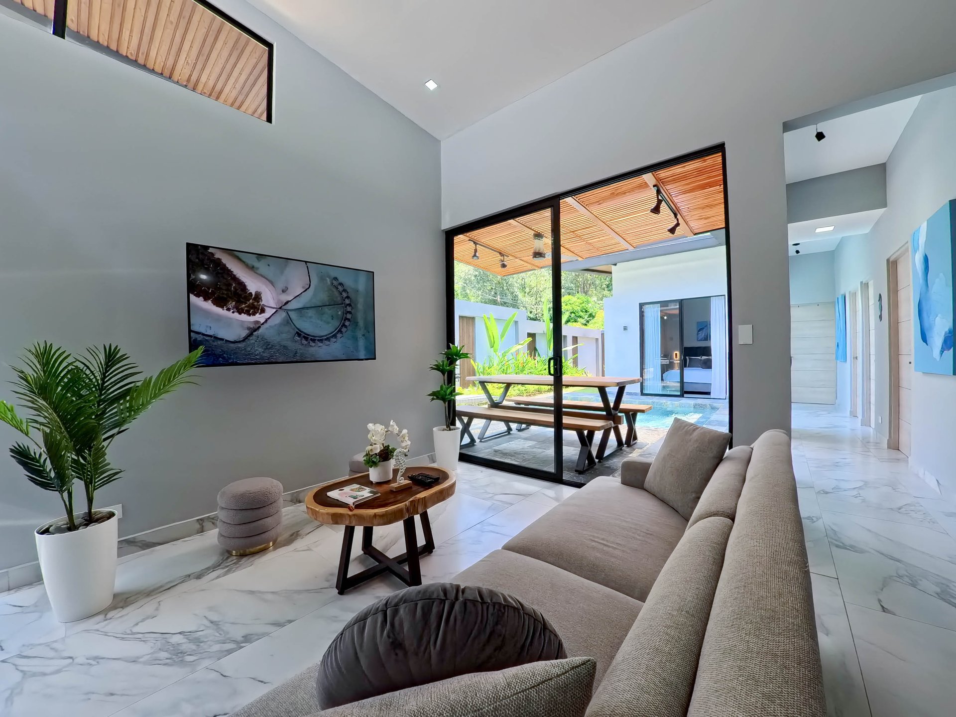 Great Location Brand New Pool House