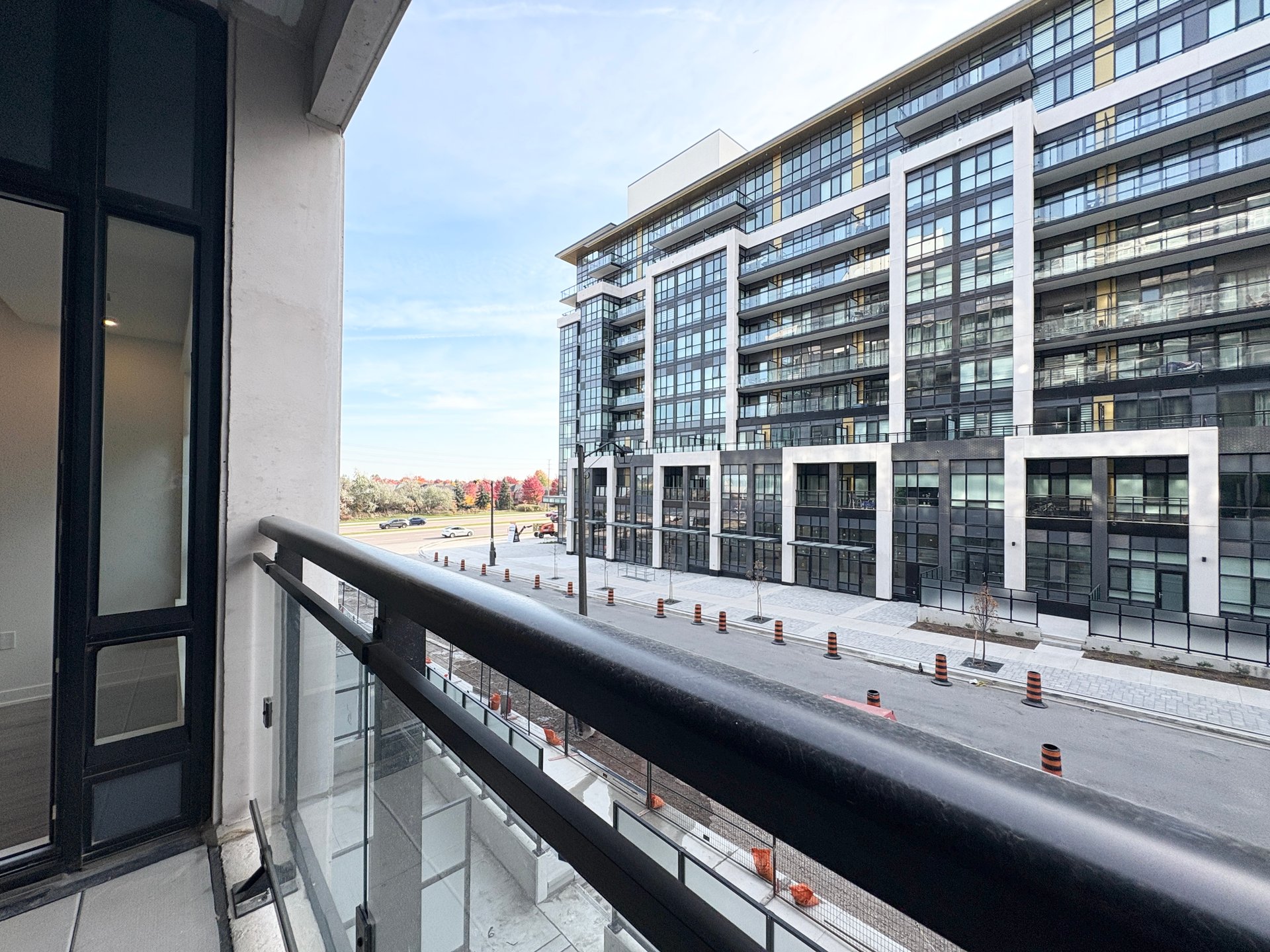 395 Dundas Street W Unit: 223