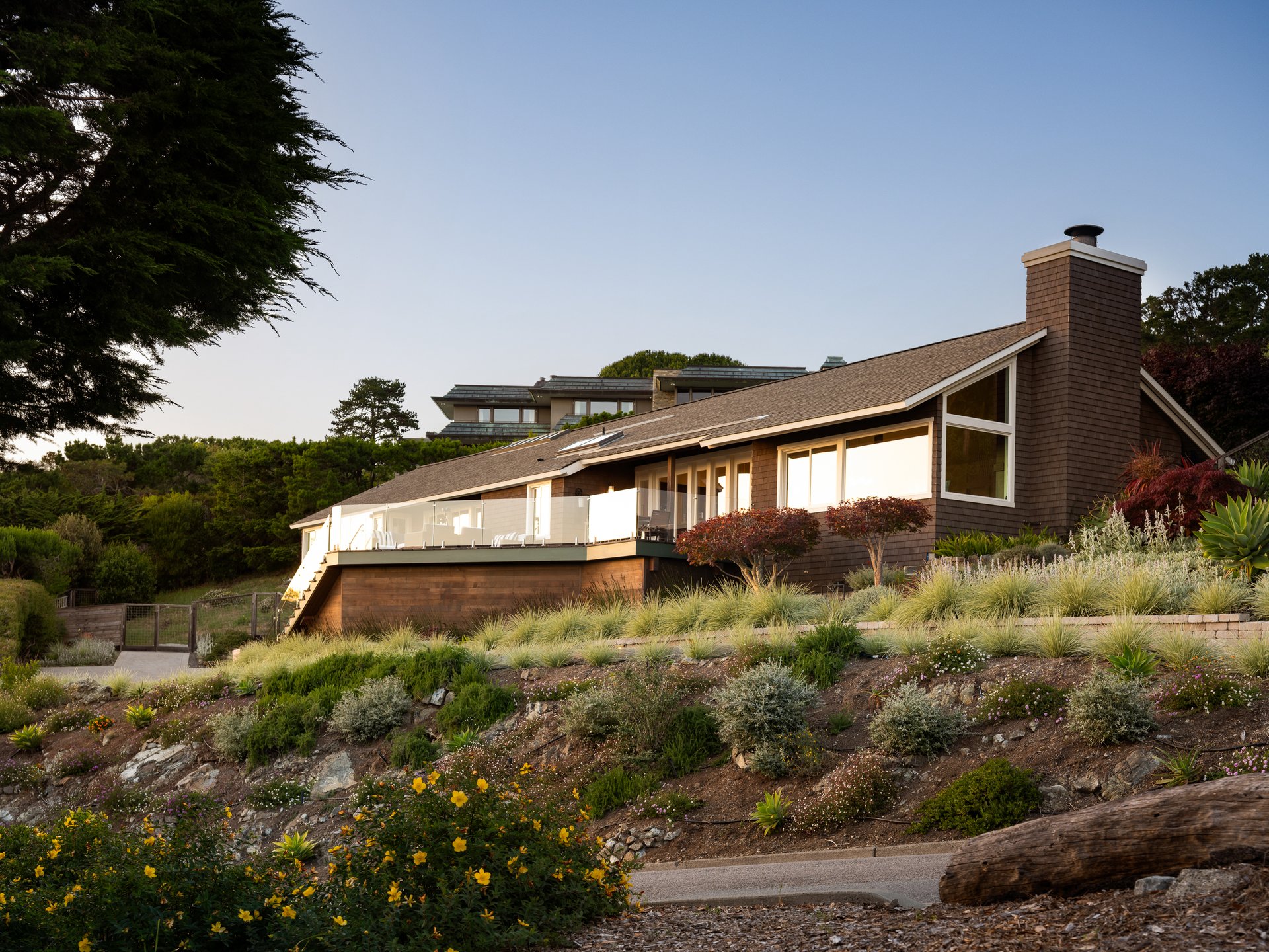Stylish and Chic Mount Tiburon Retreat 