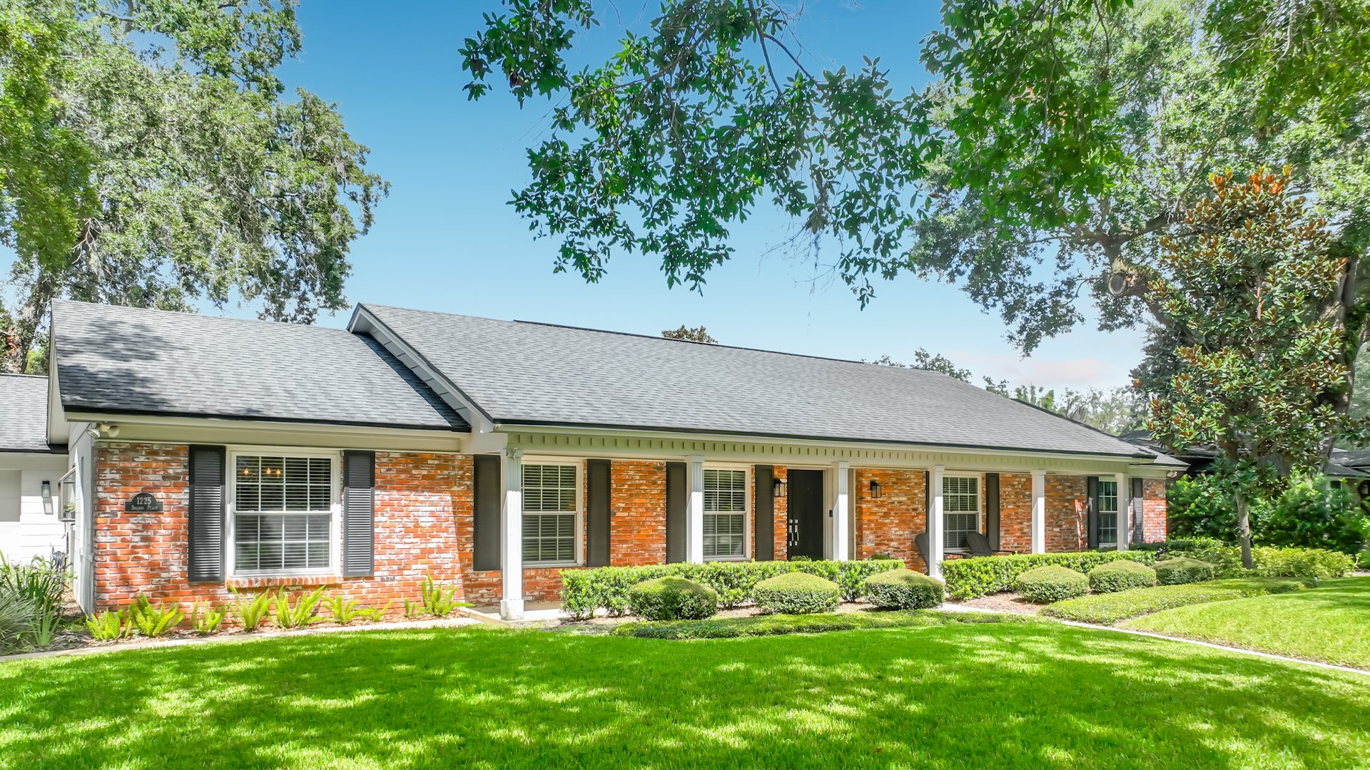 Winter Park Vias Traditonal 5-Bedroom Home near Racquet Club