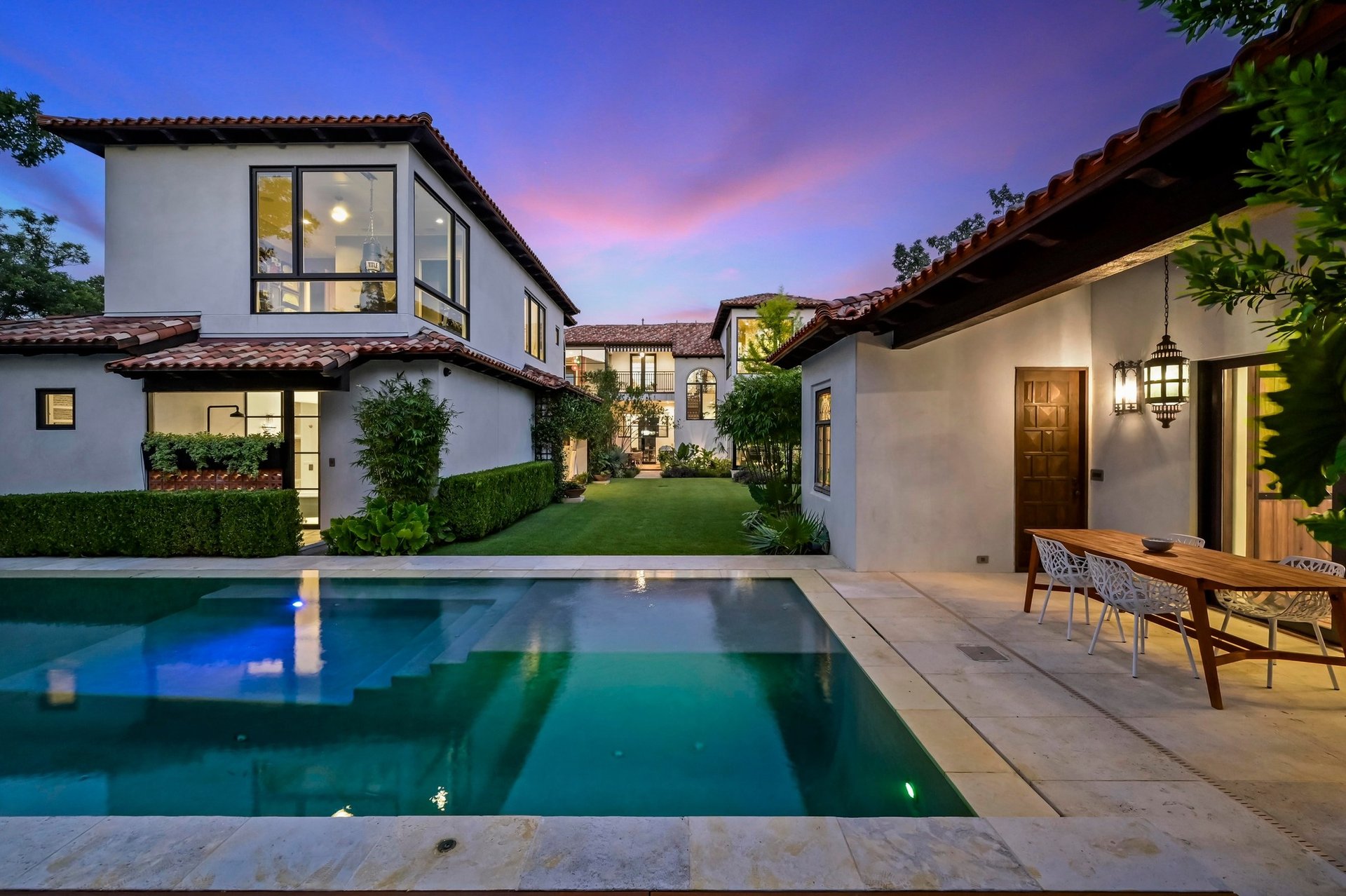 1308 Meriden Lane 