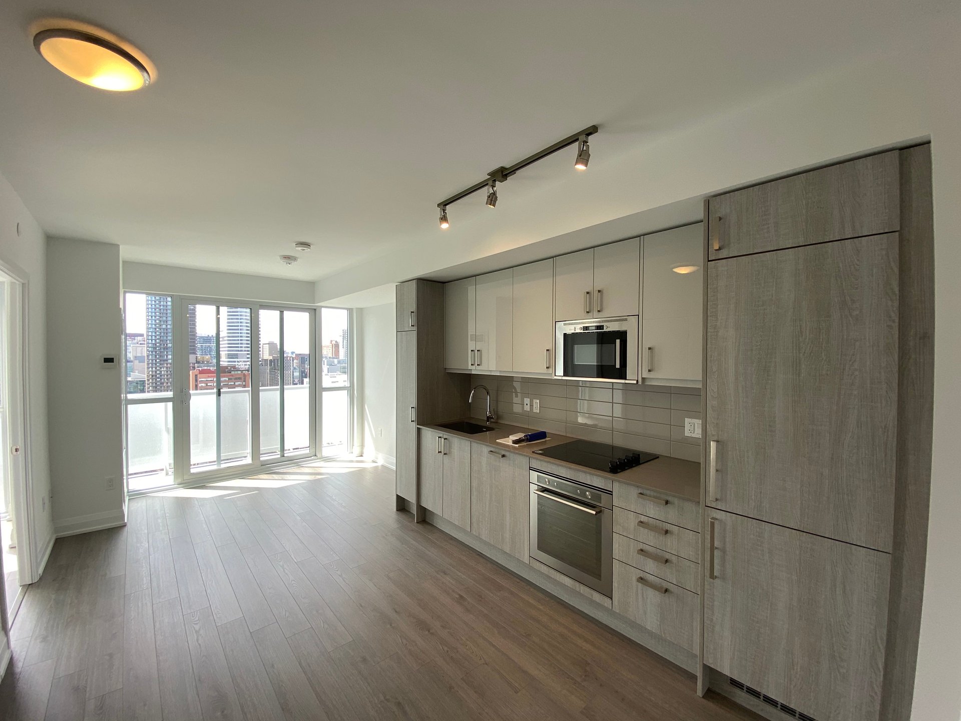 77 Mutual Street Unit: 2206