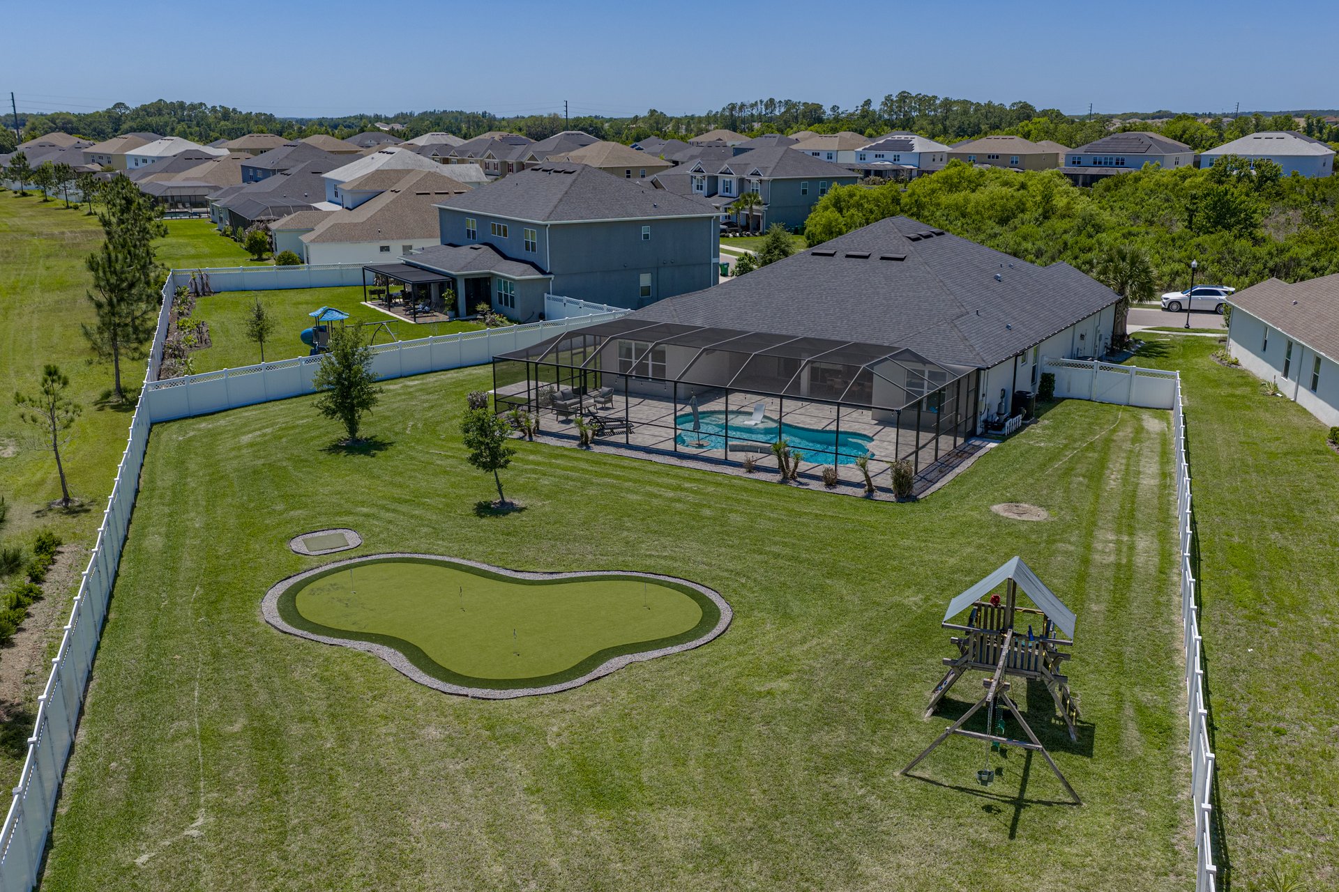 6883 BRADBURY CIR