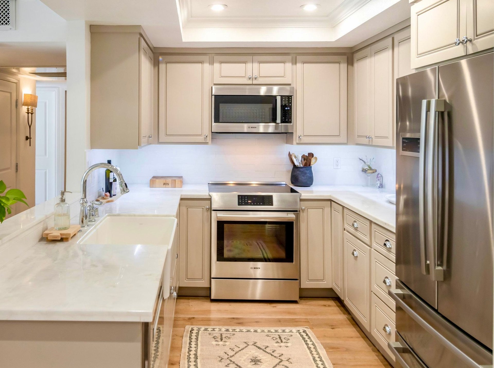 2385 Roscomare Rd Unit: D3, Bel Air 