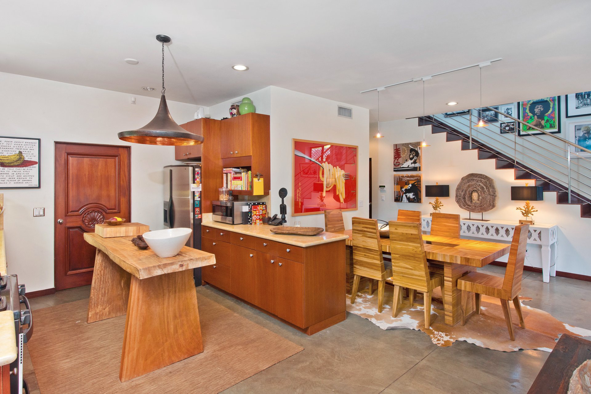 839 Superba Ave