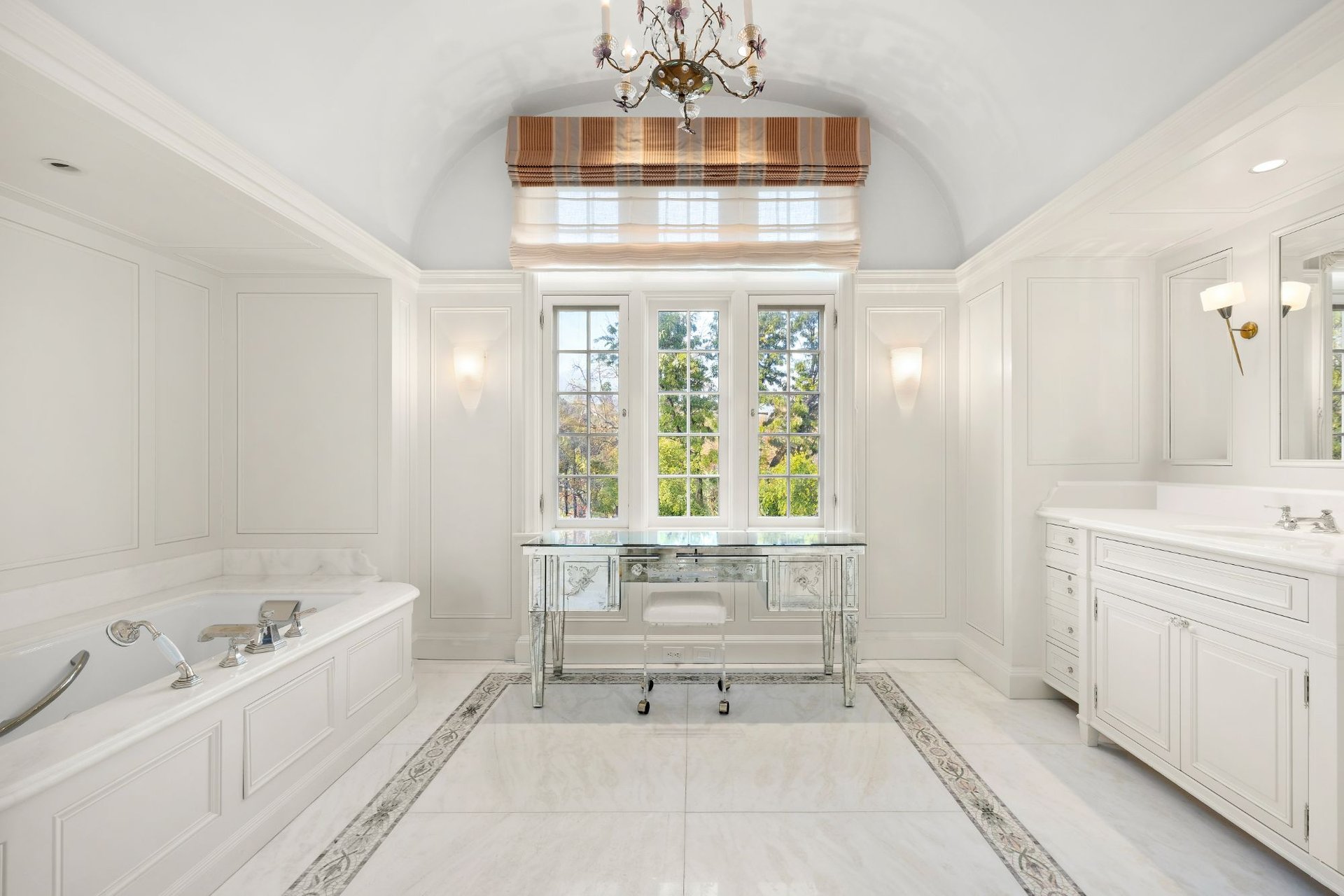 10301 Strathmore Dr, Holmby Hills