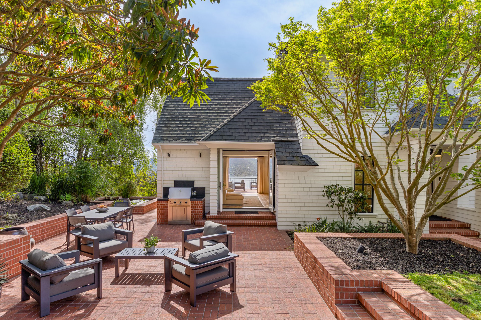 The Extraordinary Round Hill Estate