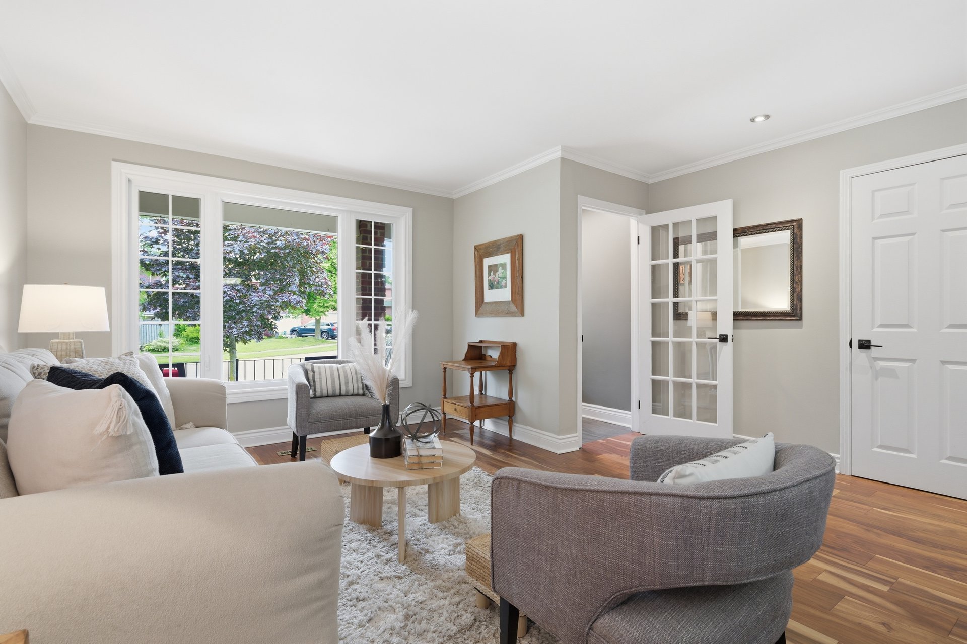 Spacious River Oaks Backsplit